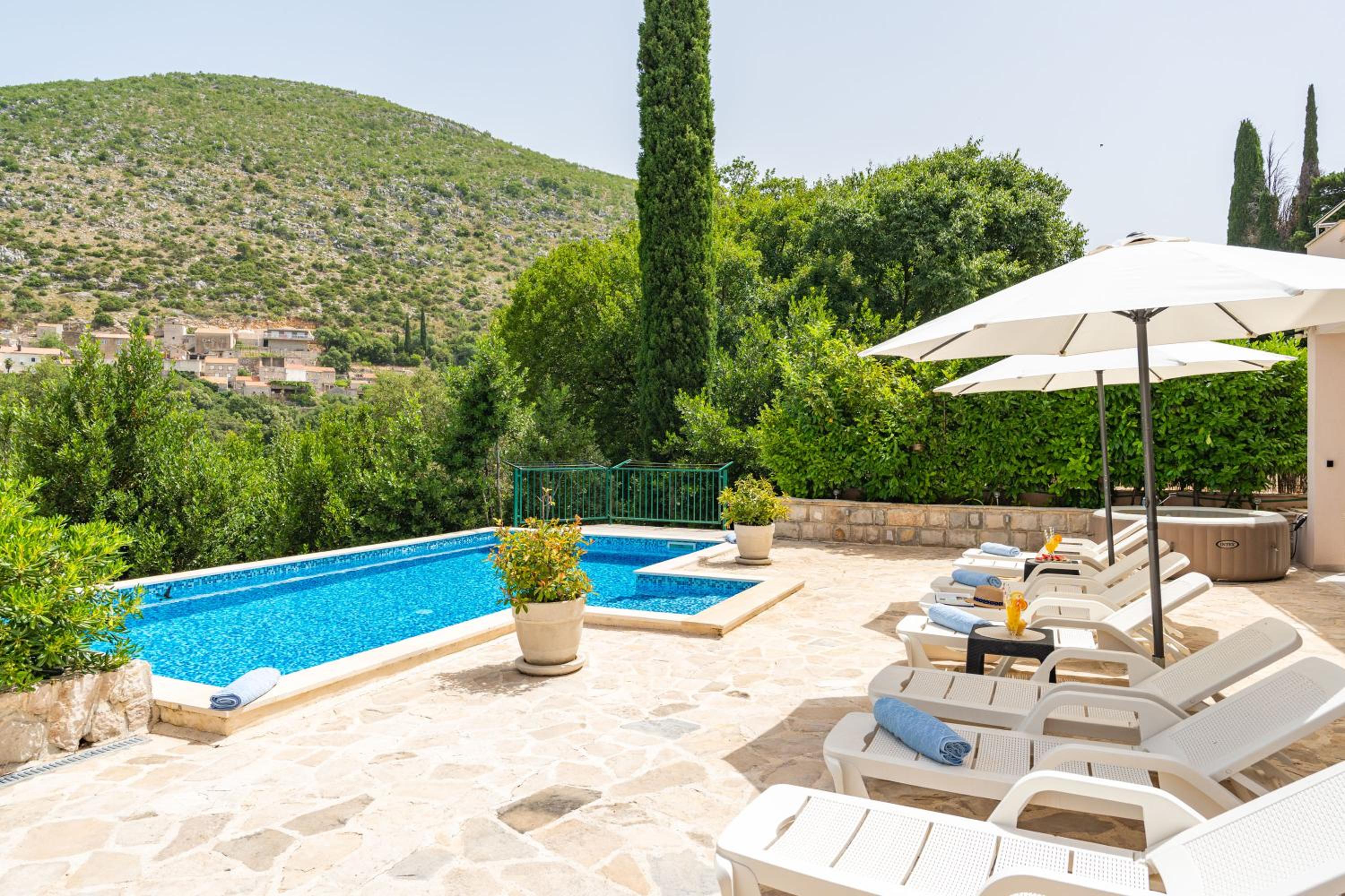 Villa Petmat - with private pool and 6 bedrooms