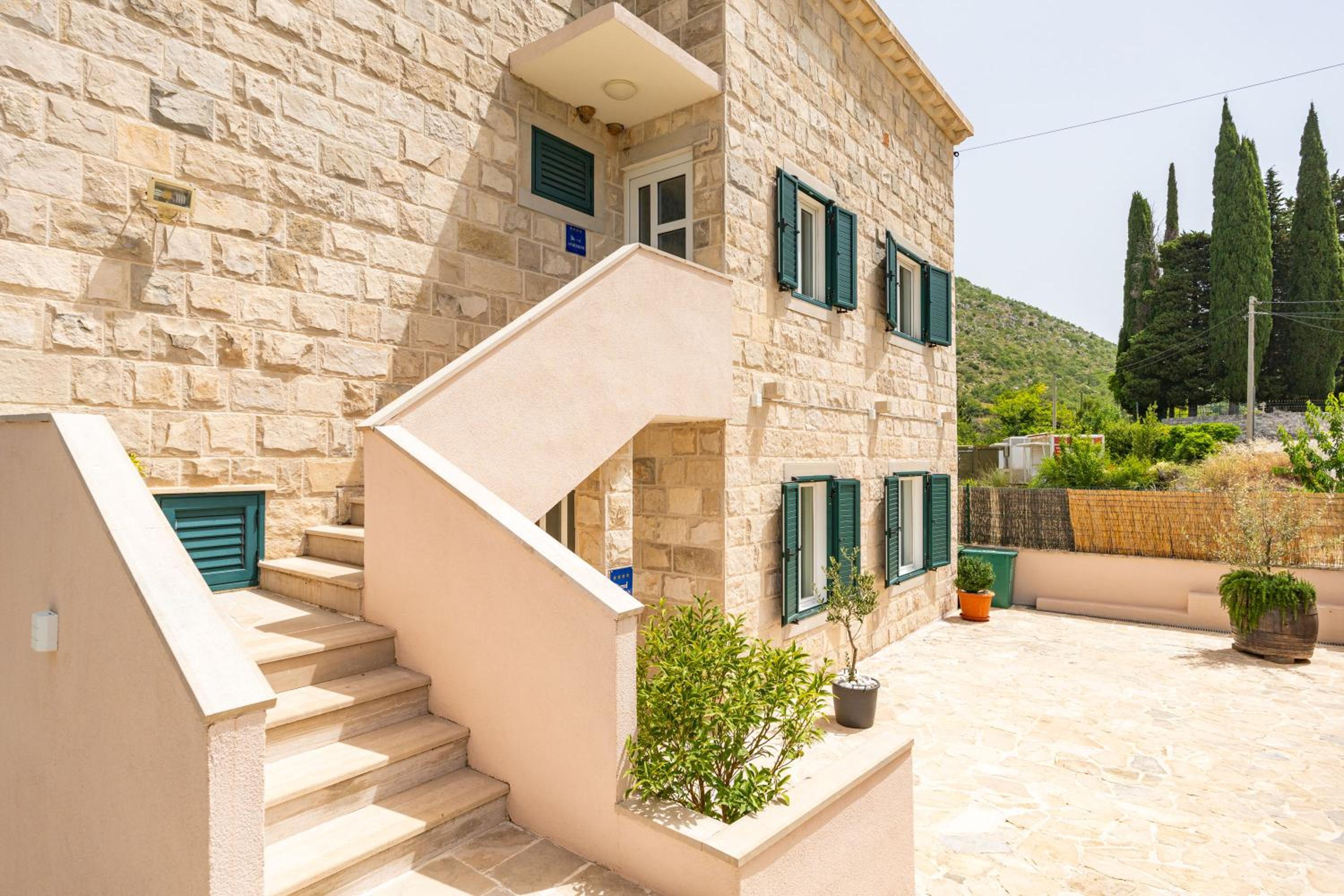 Villa Petmat - with private pool and 6 bedrooms