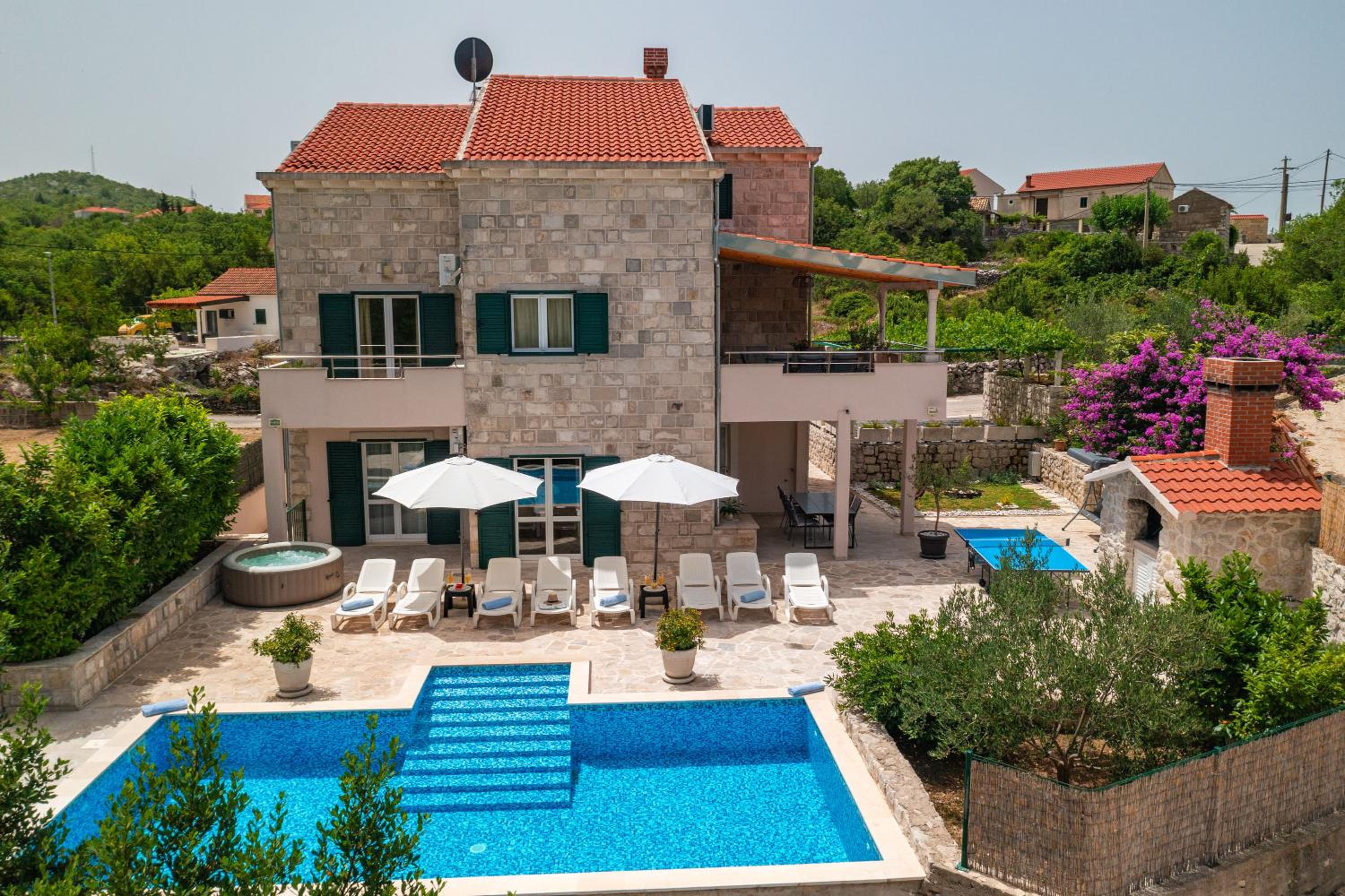 Villa Petmat - with private pool and 6 bedrooms