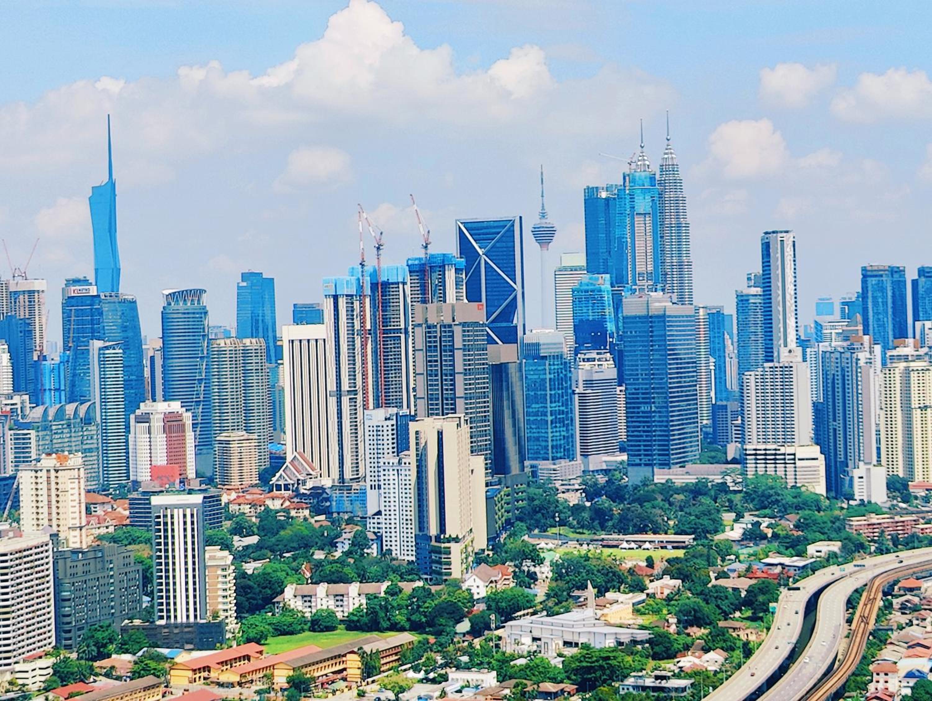 Central KL City Condo with Balcony Infinity Pool & LRT MRT & KLCC Mall Access