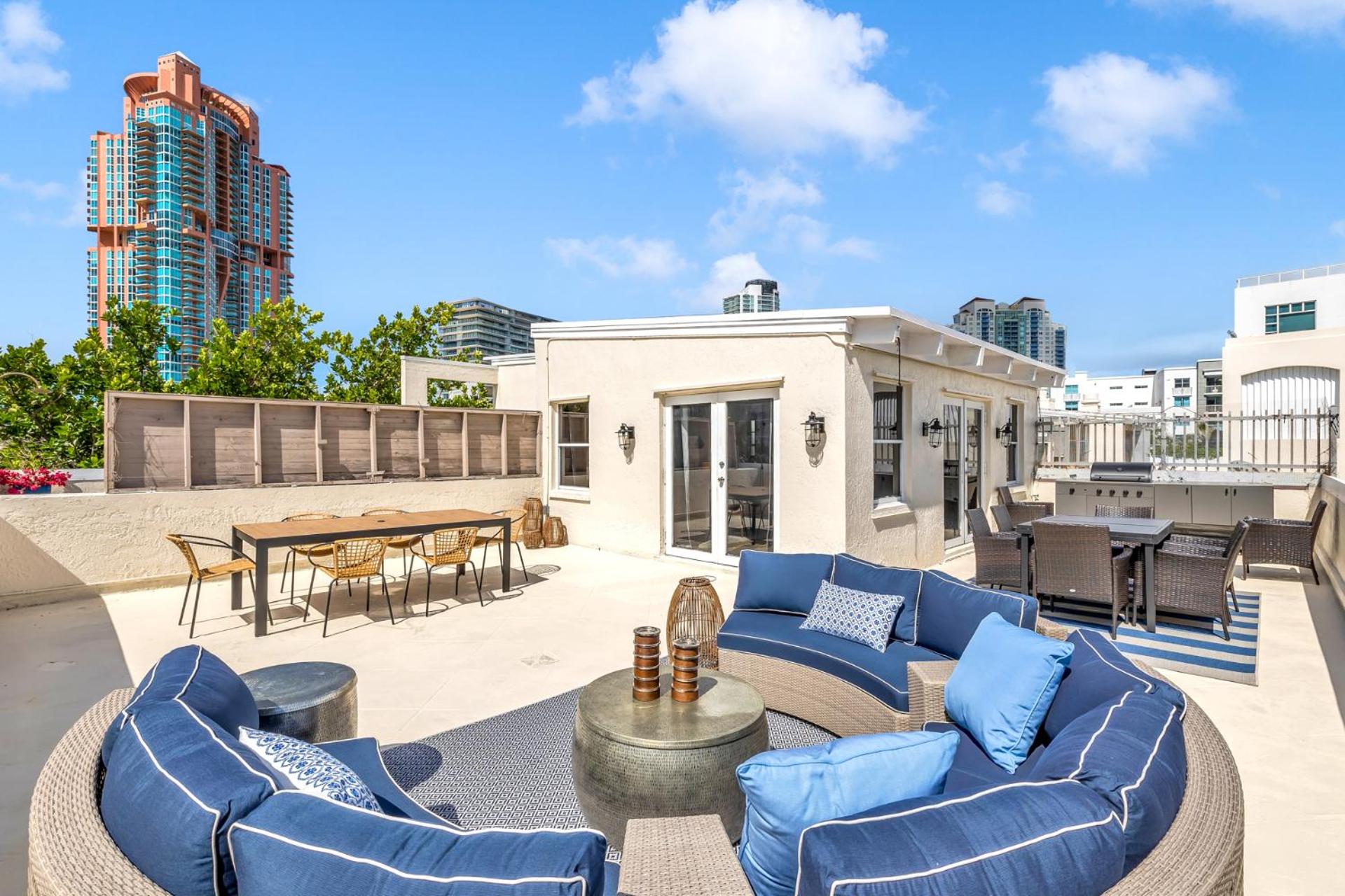 Gorgeous coastal PH with Large Private Terrace view 4