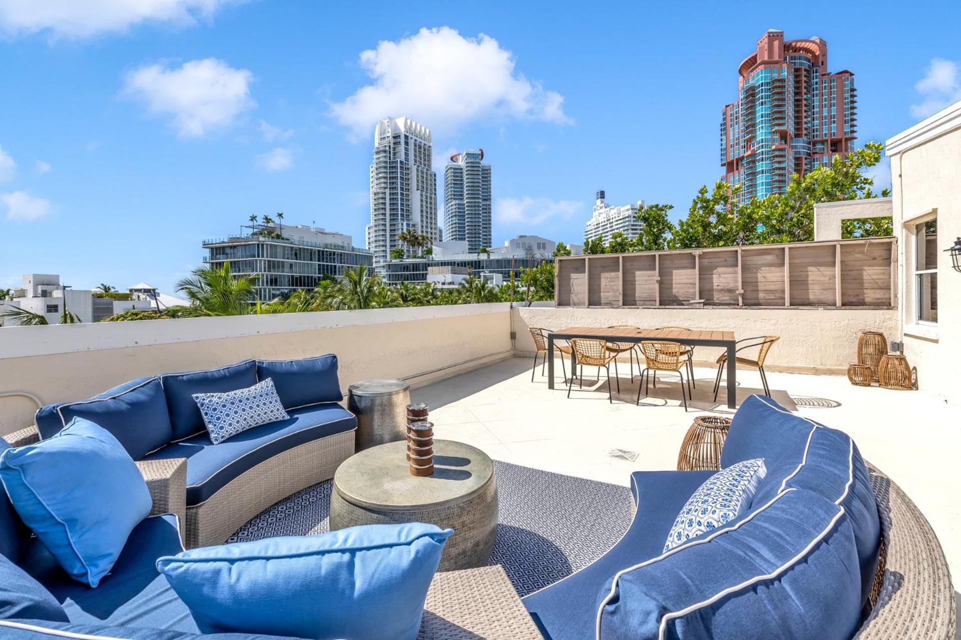 Gorgeous coastal PH with Large Private Terrace view 2