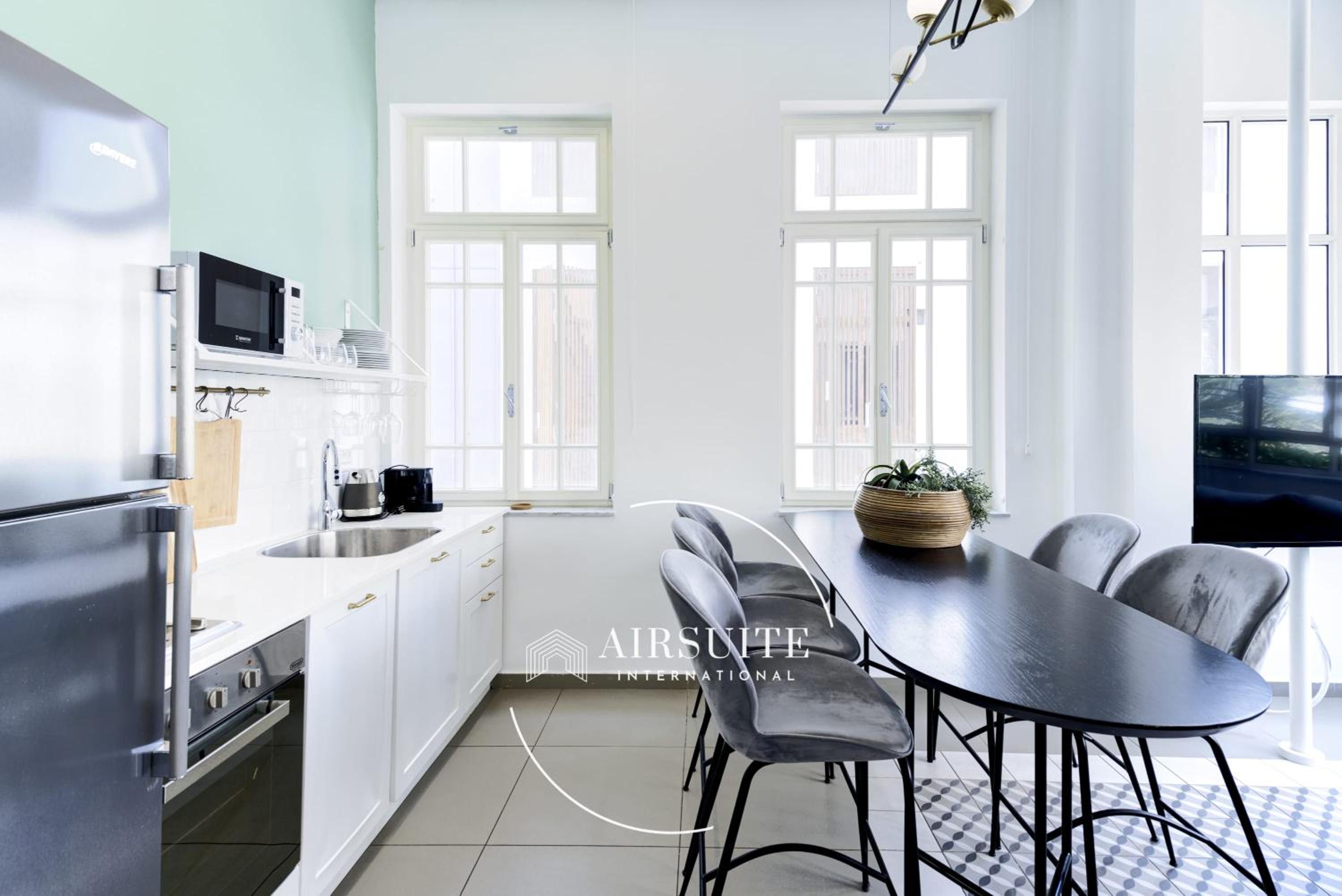 Luxury 2 BR Nachalat Binyamin Collection III by Airsuite view 4