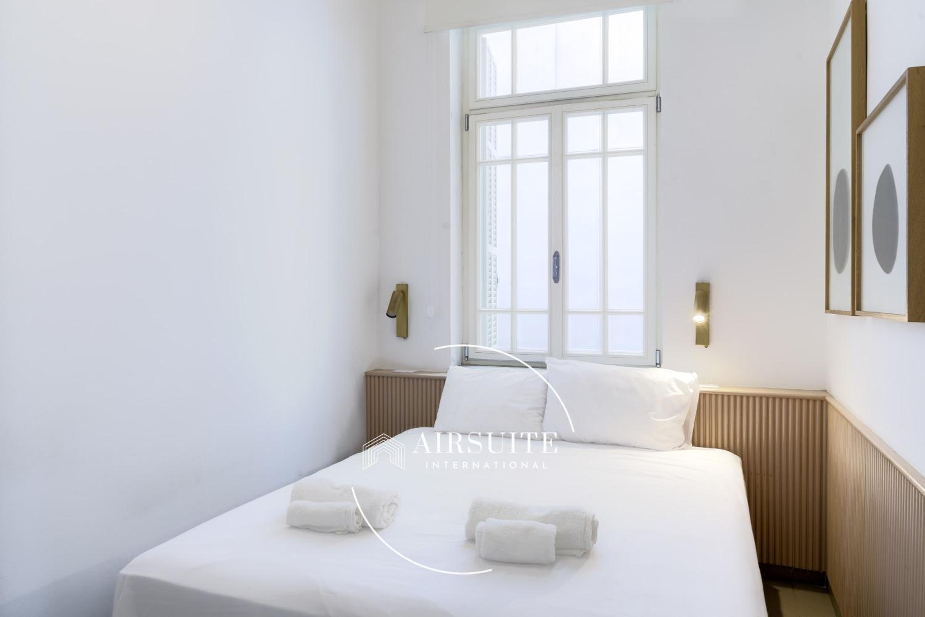 Luxury 2 BR Nachalat Binyamin Collection III by Airsuite view 5