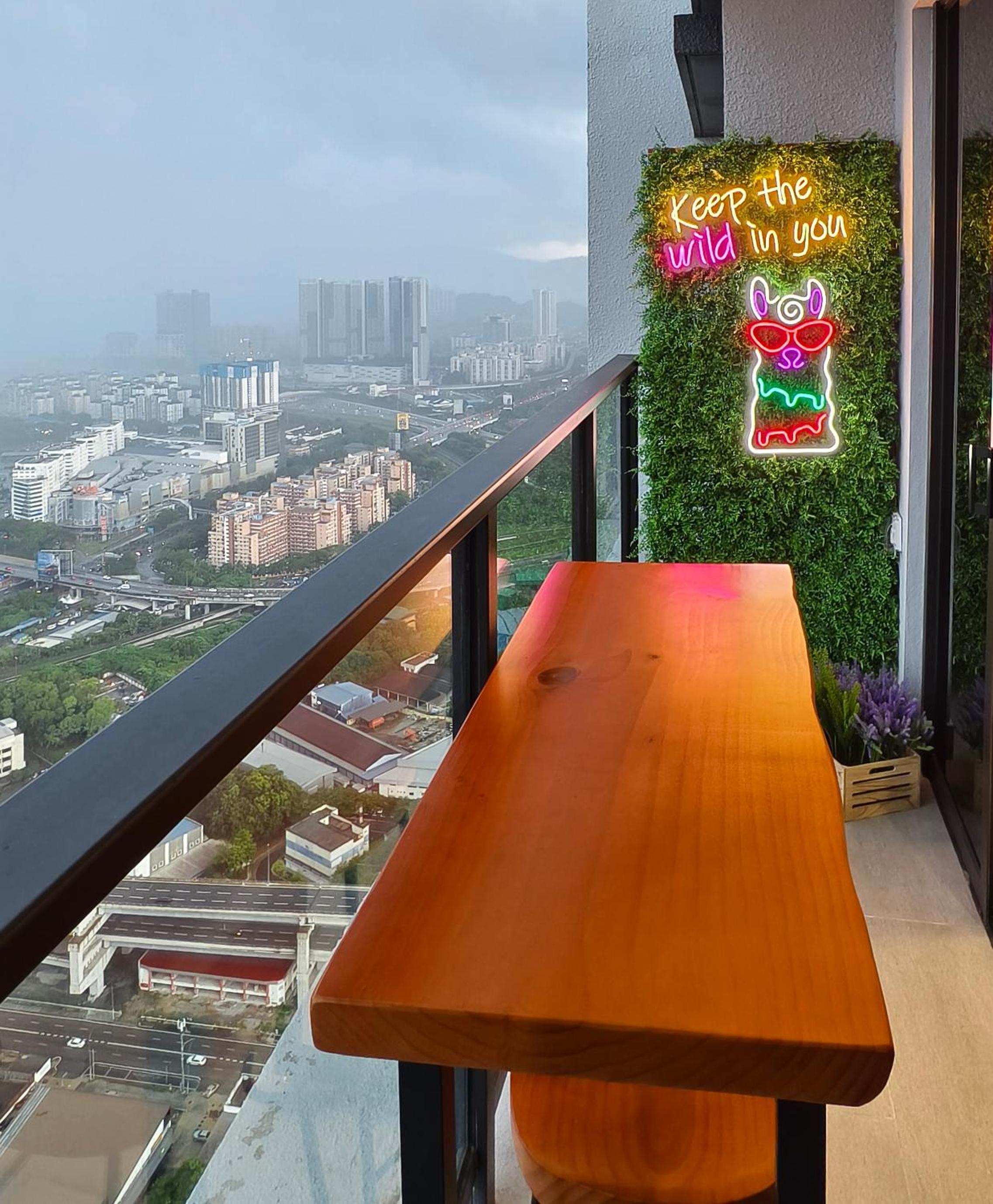 Premium Skyscraper 2-Bedroom Suite in KL
