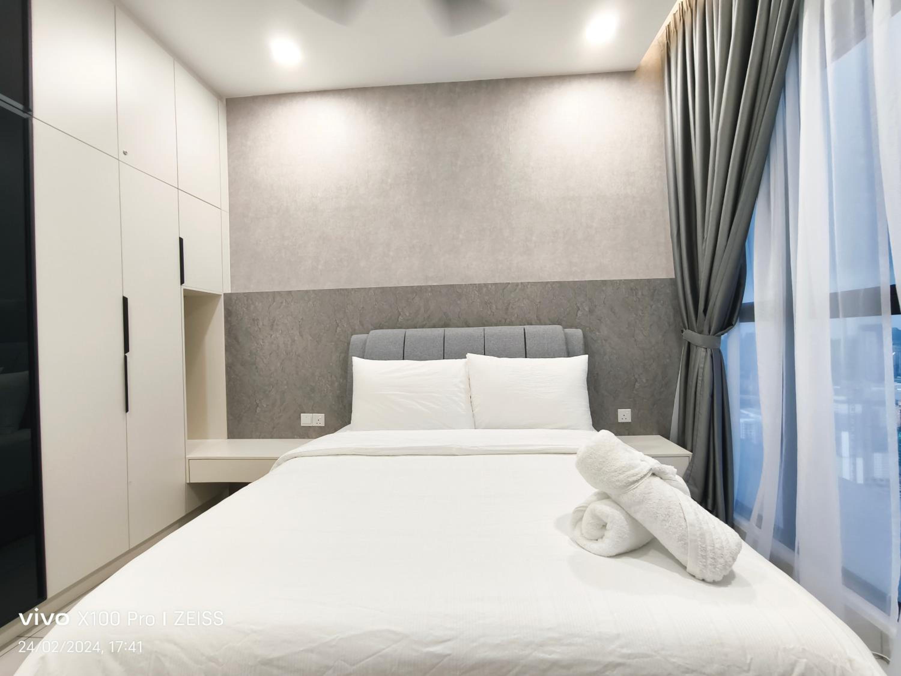 Premium Skyscraper 2-Bedroom Suite in KL