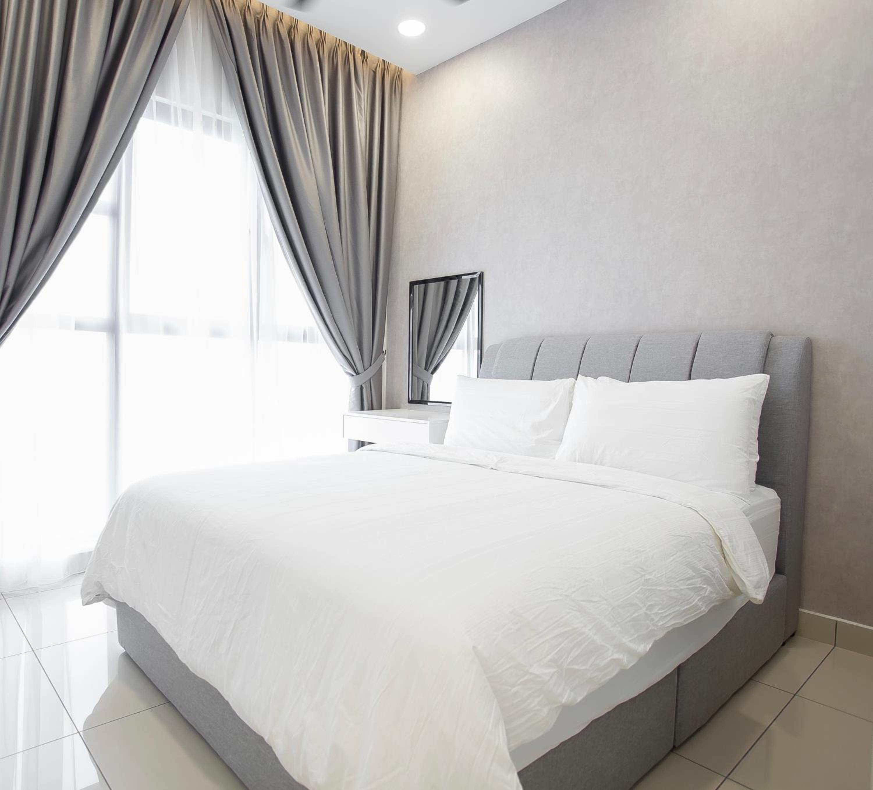Premium Skyscraper 2-Bedroom Suite in KL