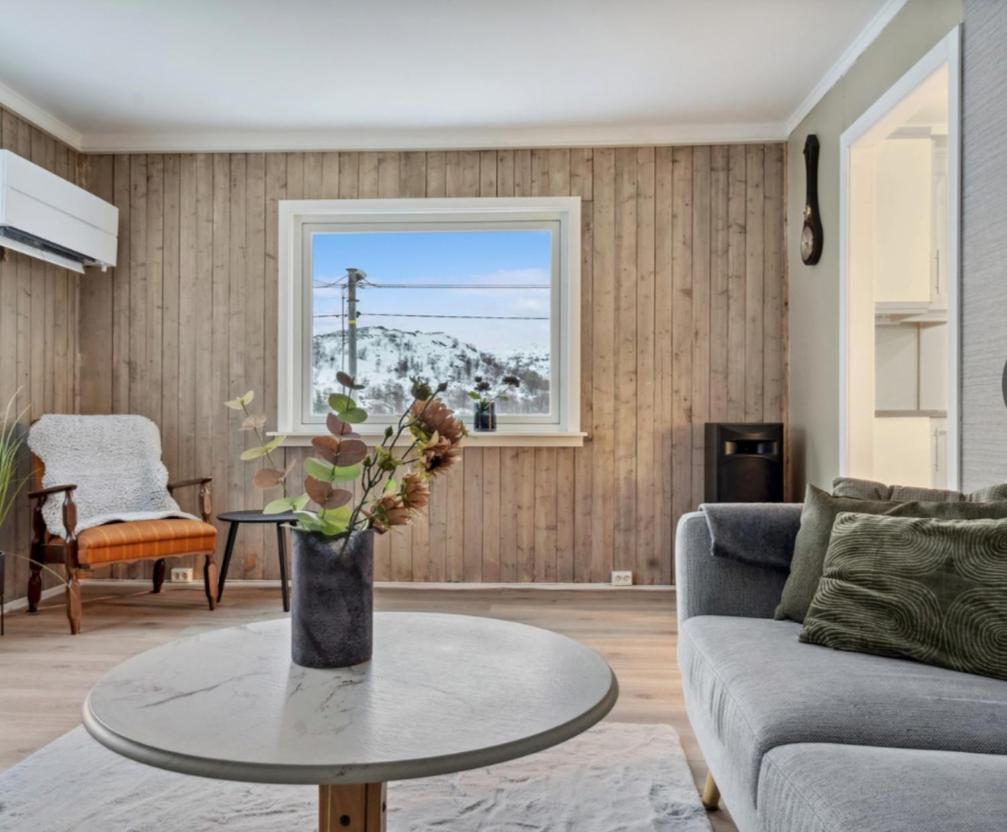Room in Lofoten- quiet in amazing nature- ocean, mountains and wilderness