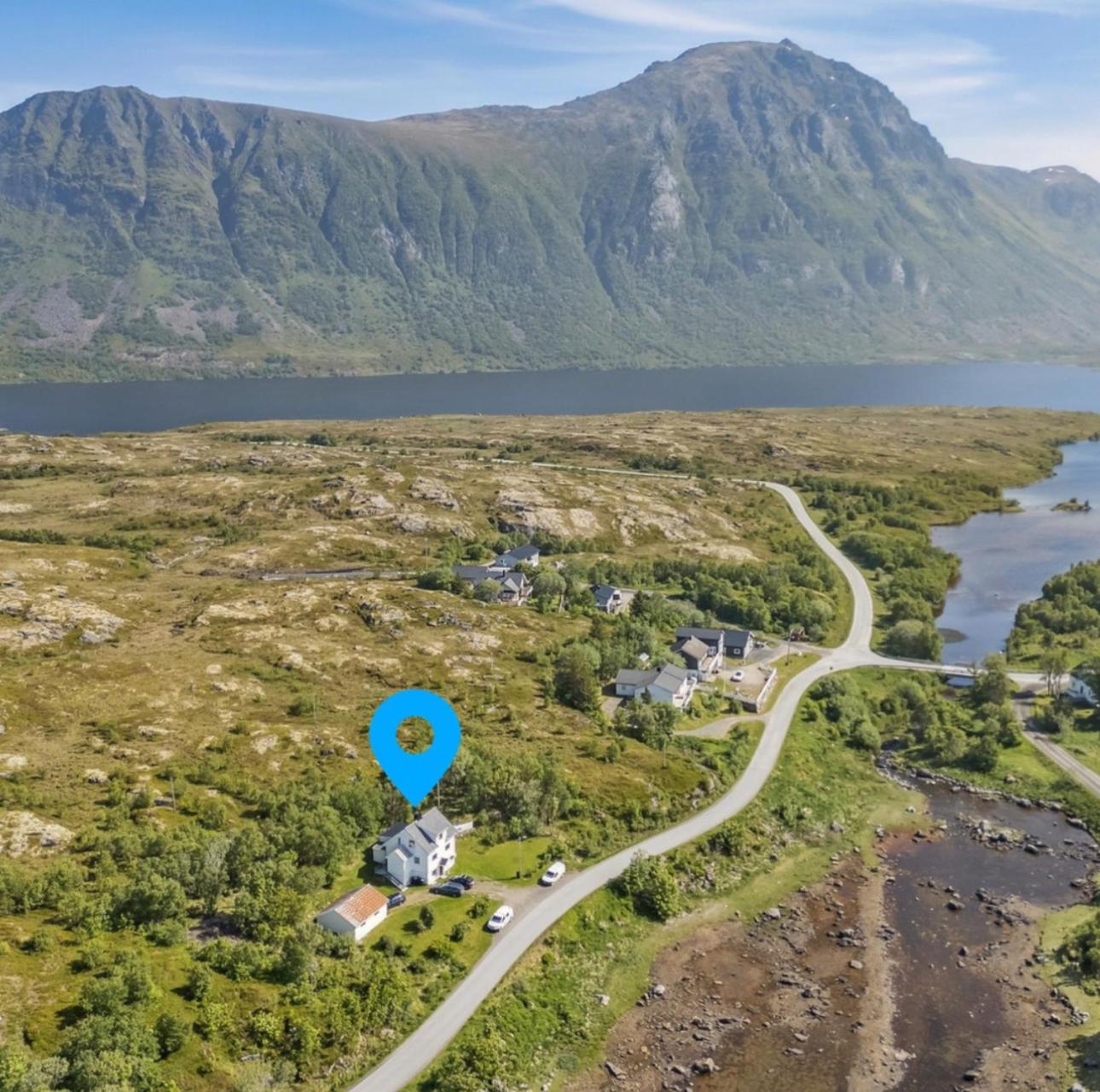 Room in Lofoten- quiet in amazing nature- ocean, mountains and wilderness