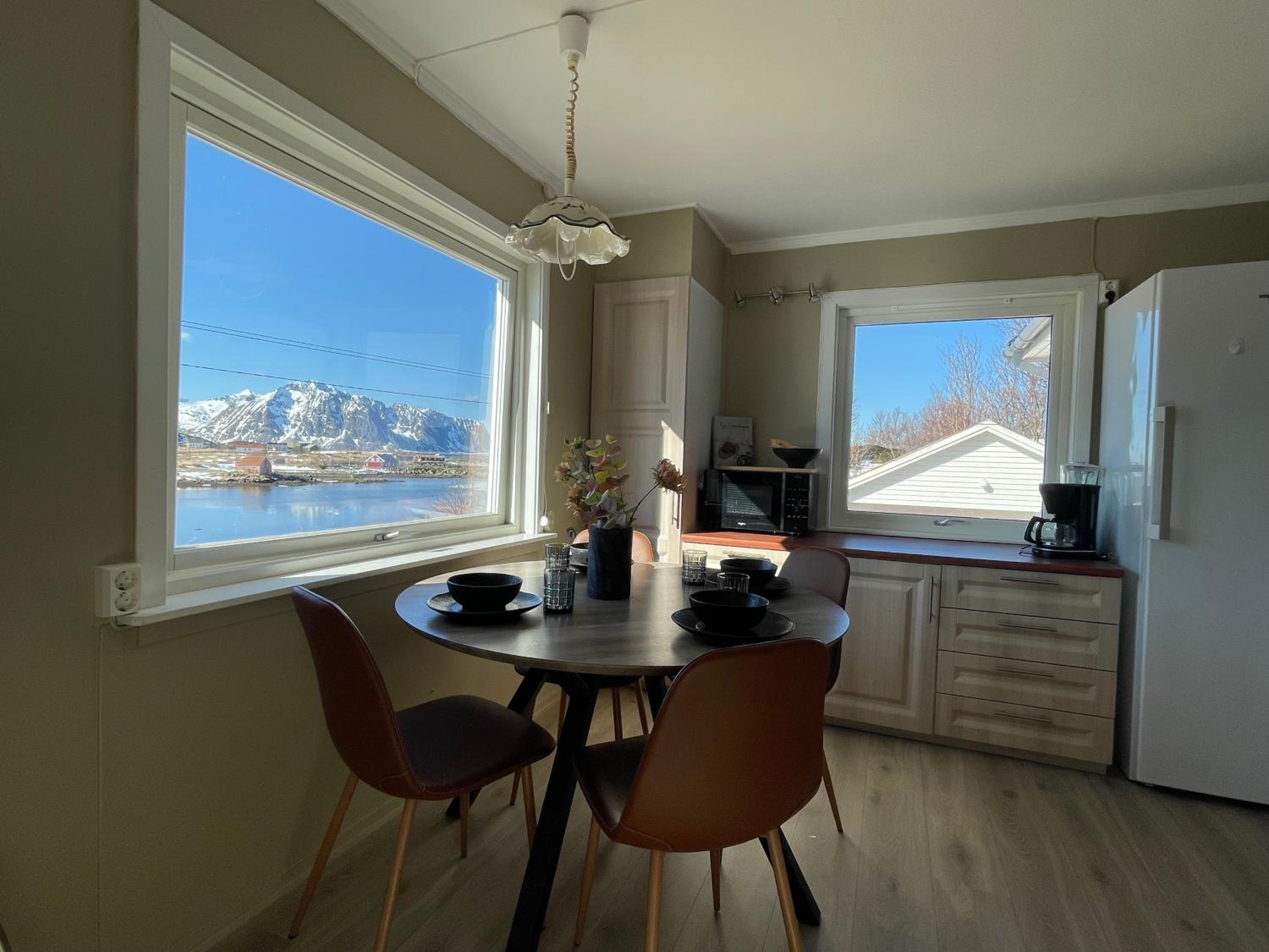 Room in Lofoten- quiet in amazing nature- ocean, mountains and wilderness