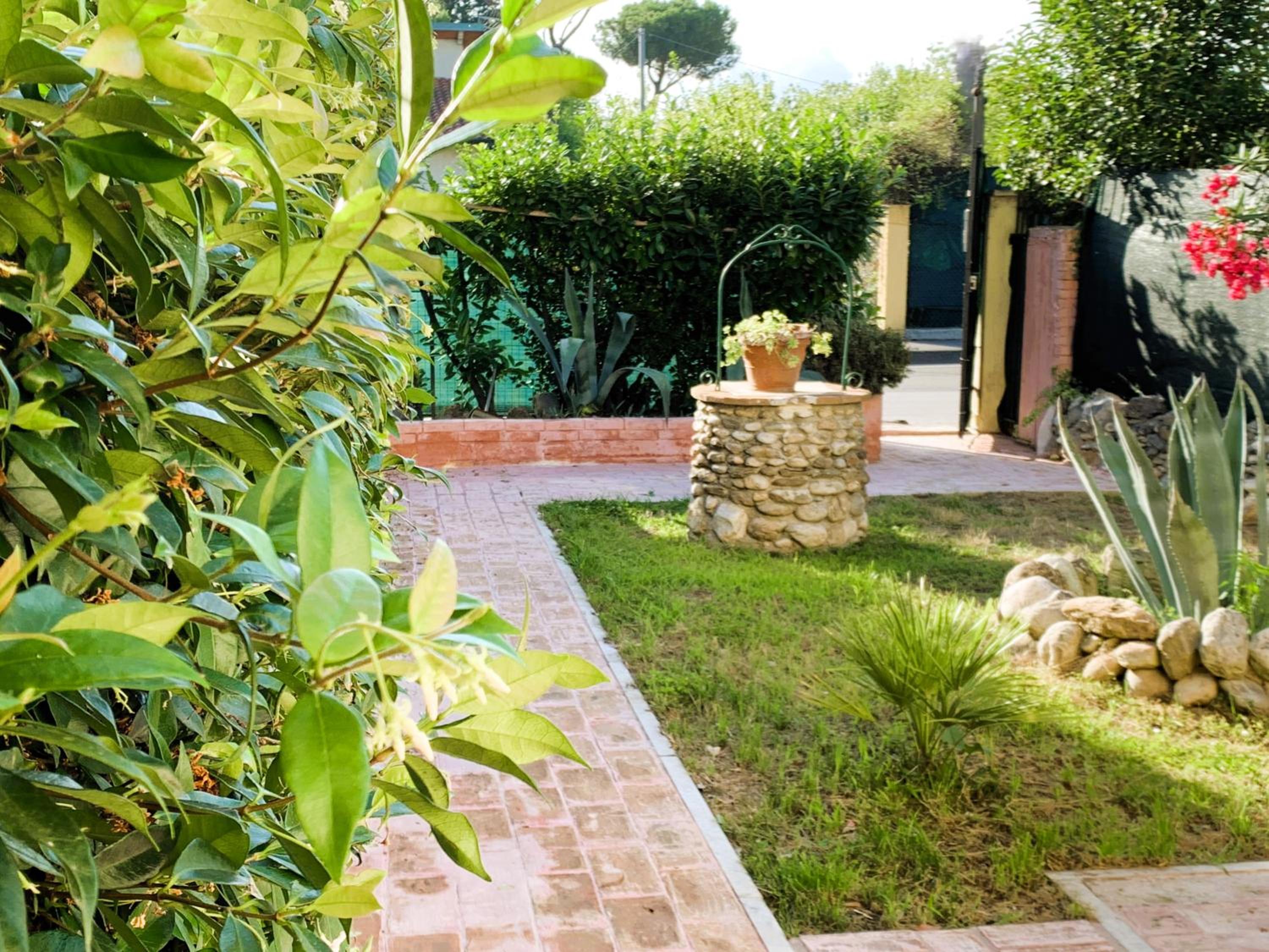 Sunny Apartment photo 4