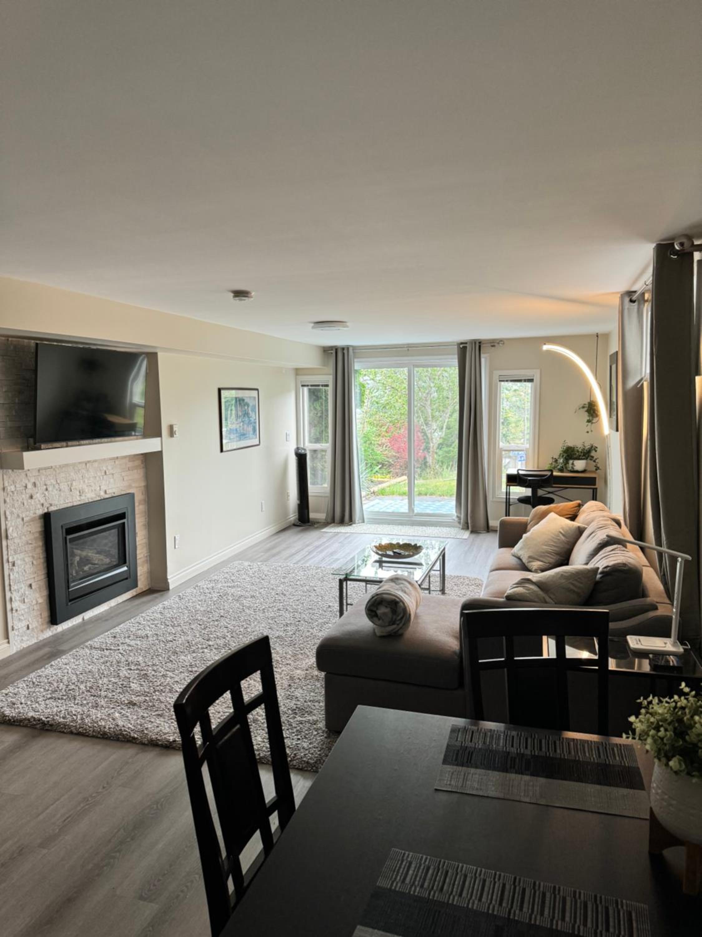 Bright private suite near Departure Bay beach view 2