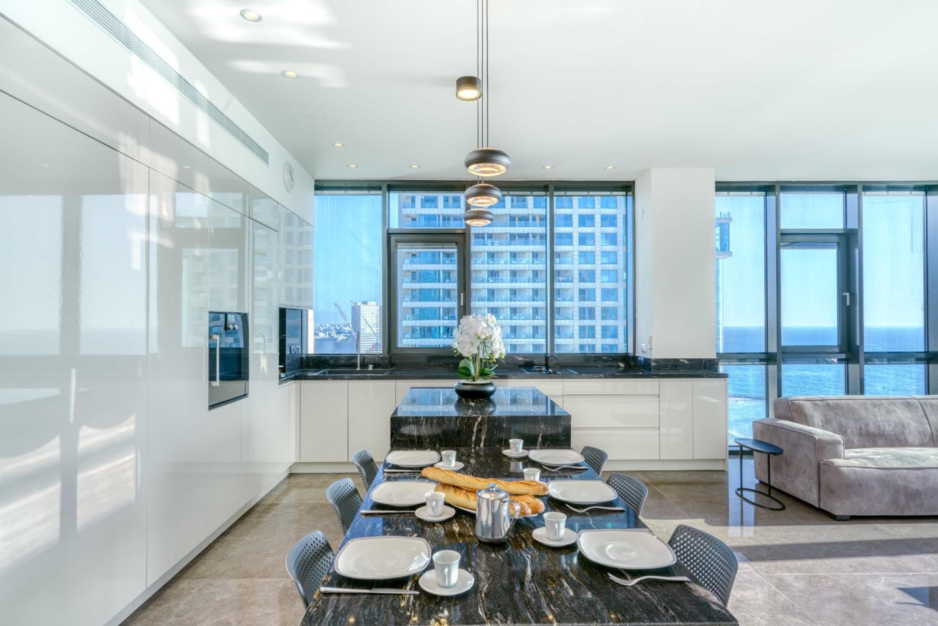 Luxury Beach 3BR by Airsuite view 3
