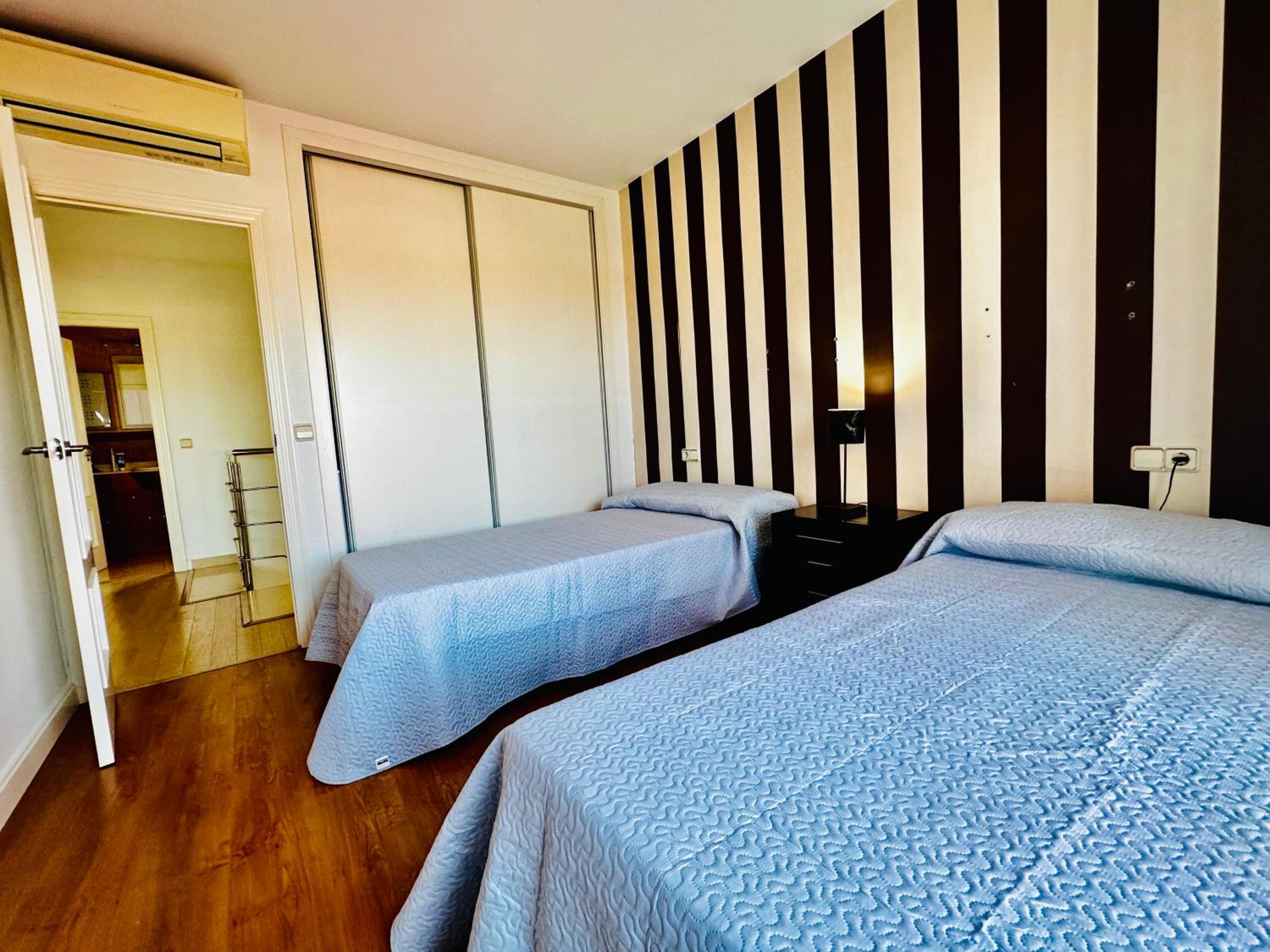 Chalet con piscina privada y aacc