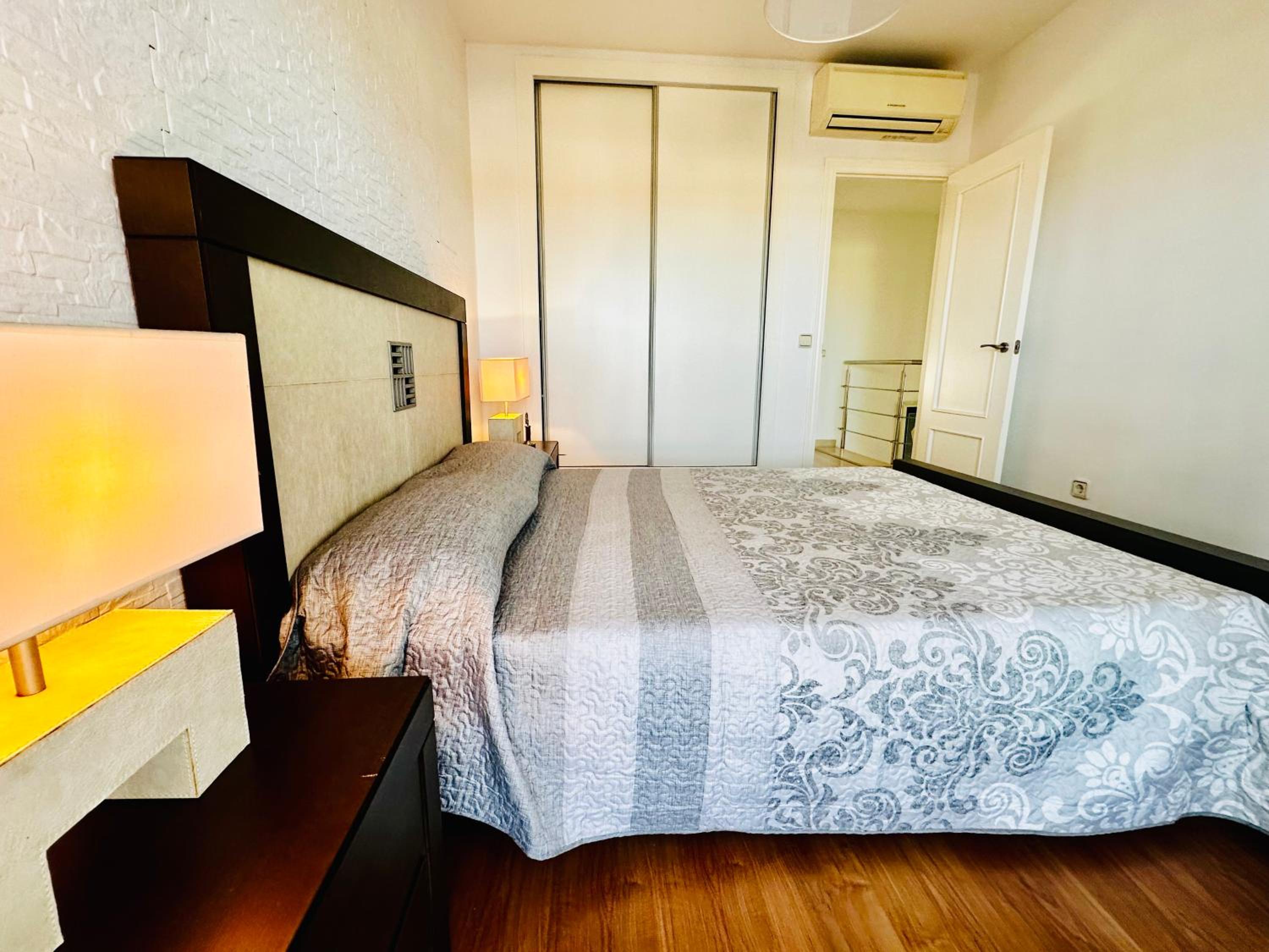Chalet con piscina privada y aacc