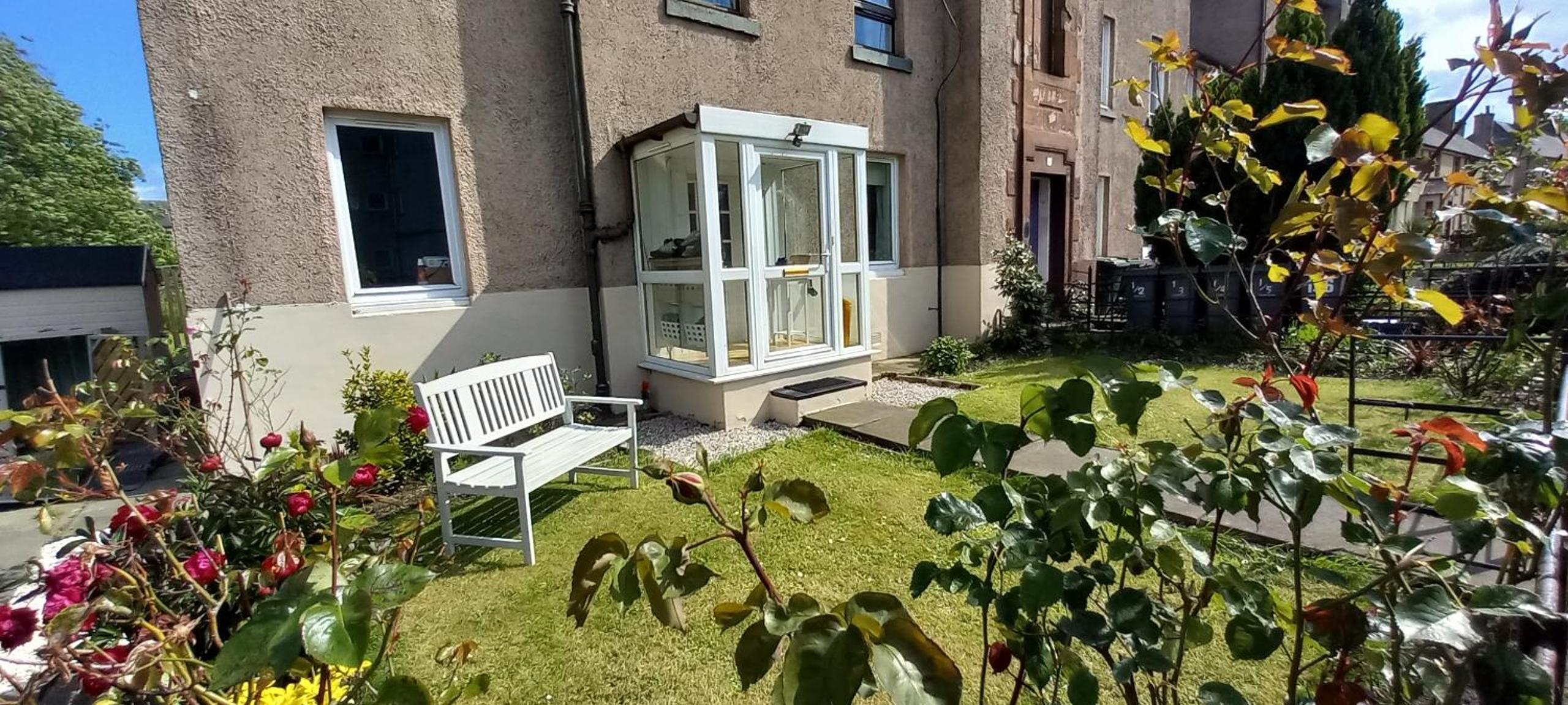 2 bed with garden near city centre & beach, free parking view 4