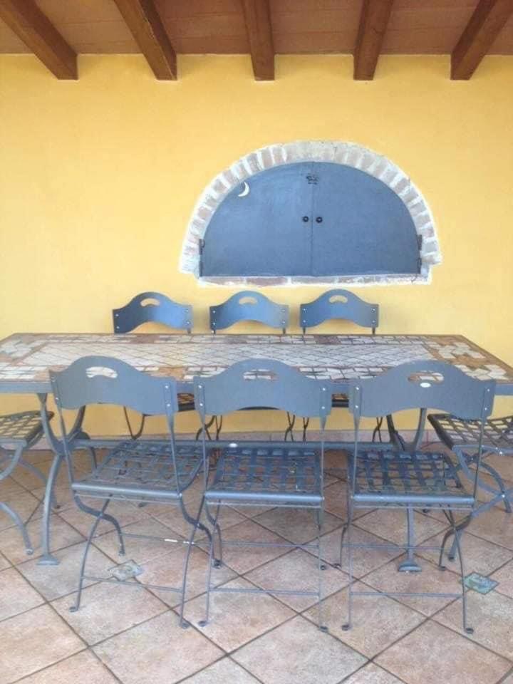 Un piccolo castello medioevale vicino 5 Terre