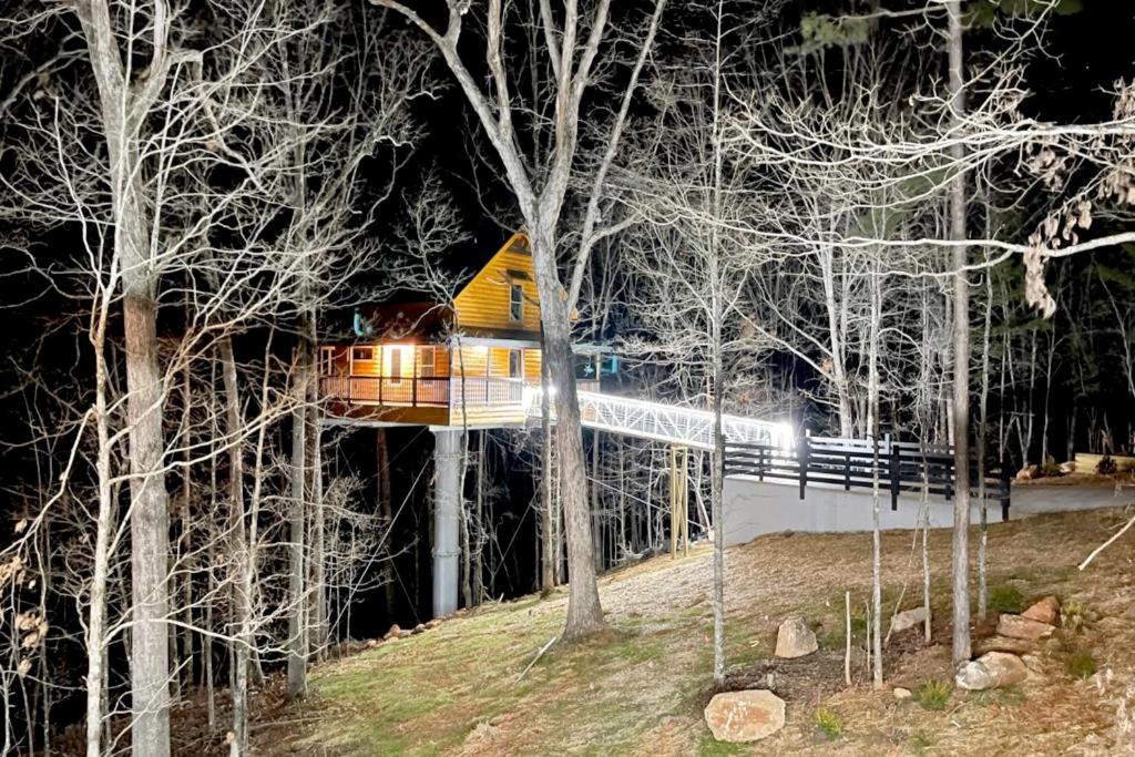 Gold Peak Treehouse Near Helen, Georgia