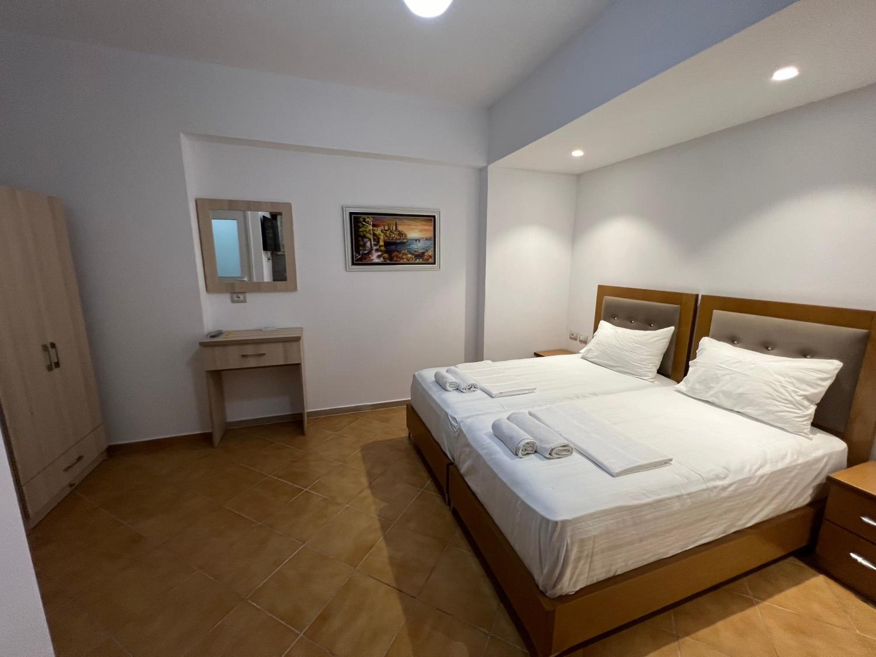 Anna Rooms