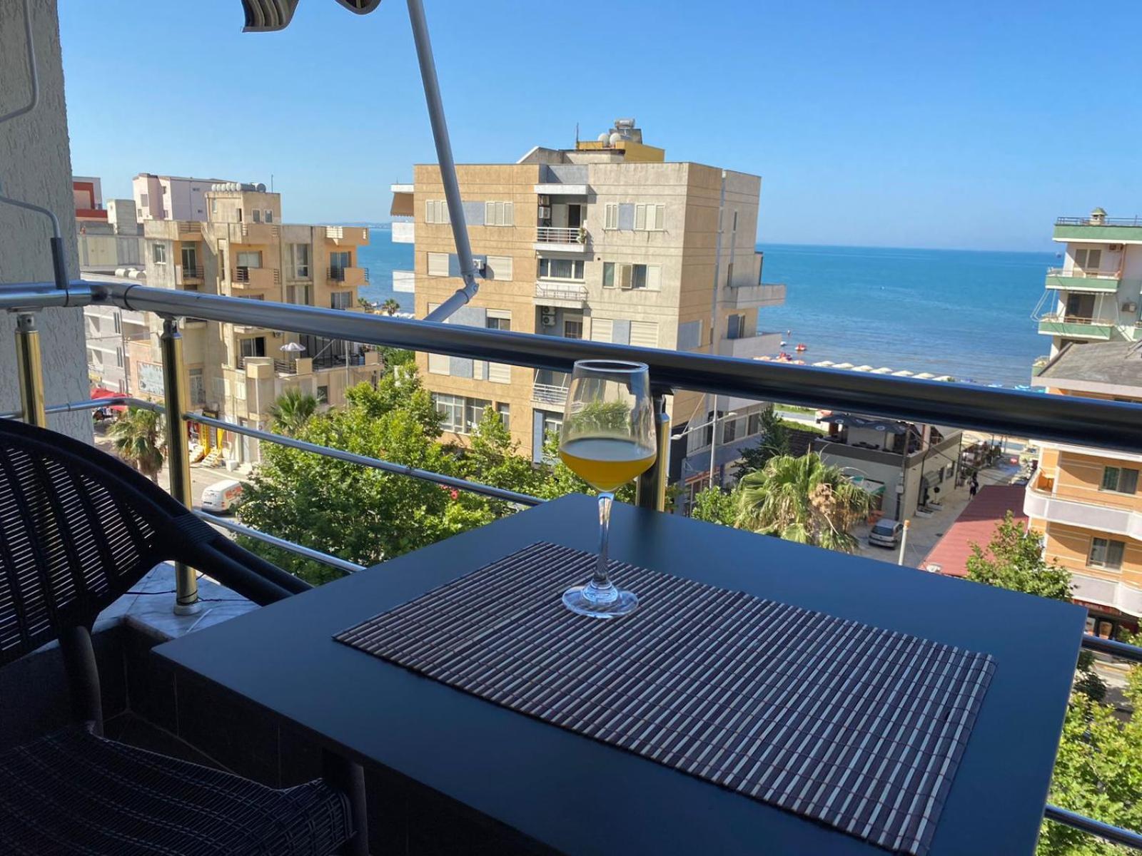SeaView new Cozy Apt Beach front