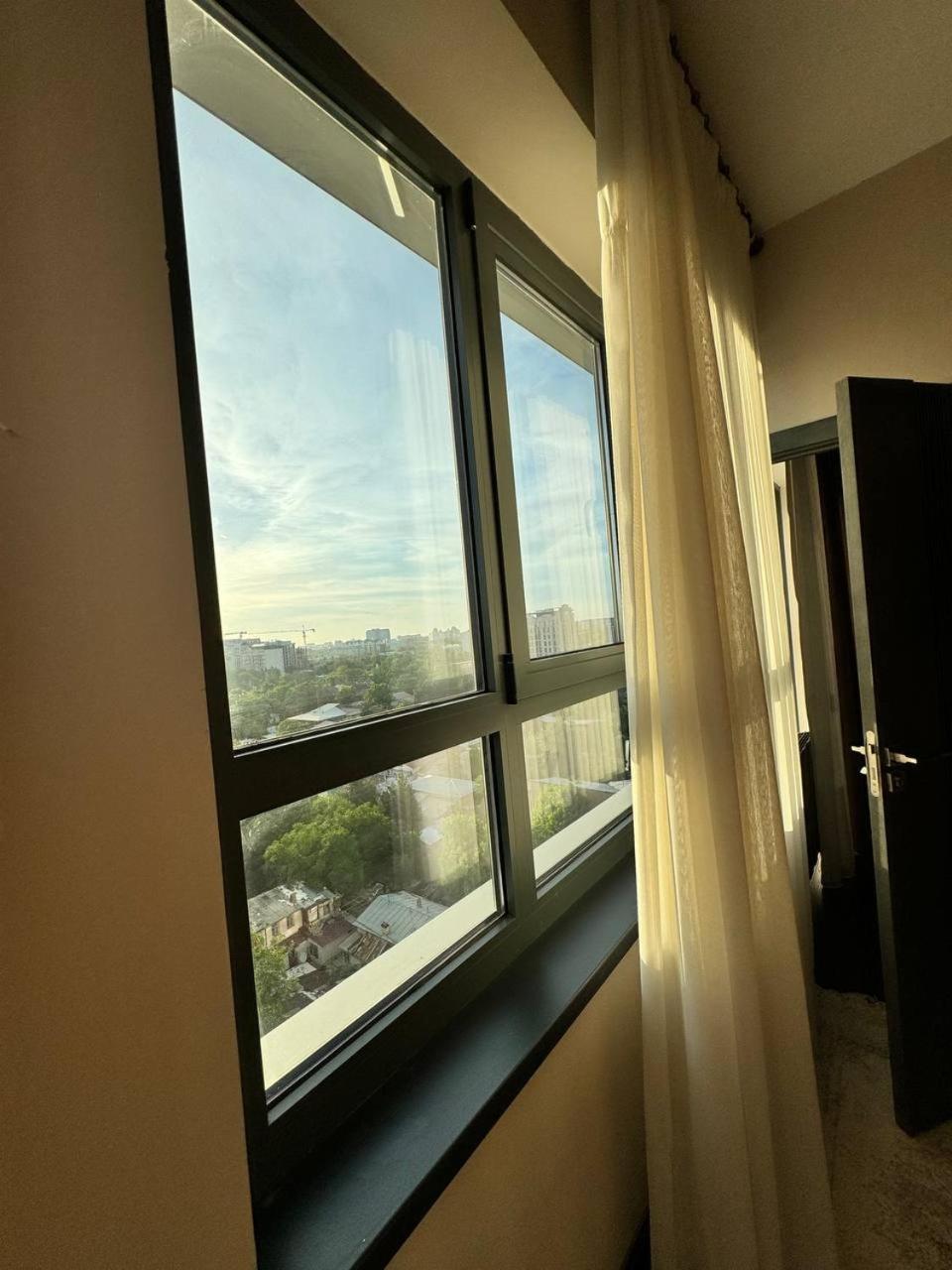 Luxury suite with great cityscape view 2