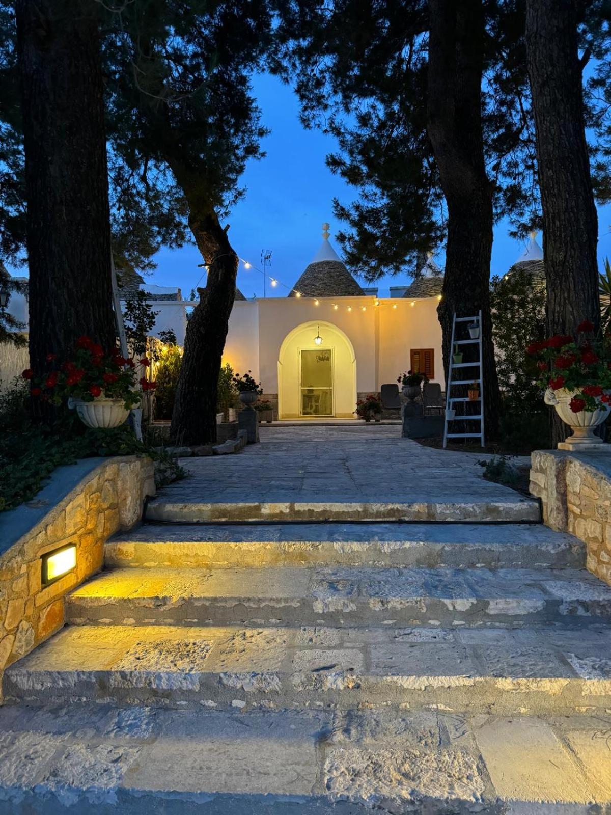 Trulli con piscina privata view 2