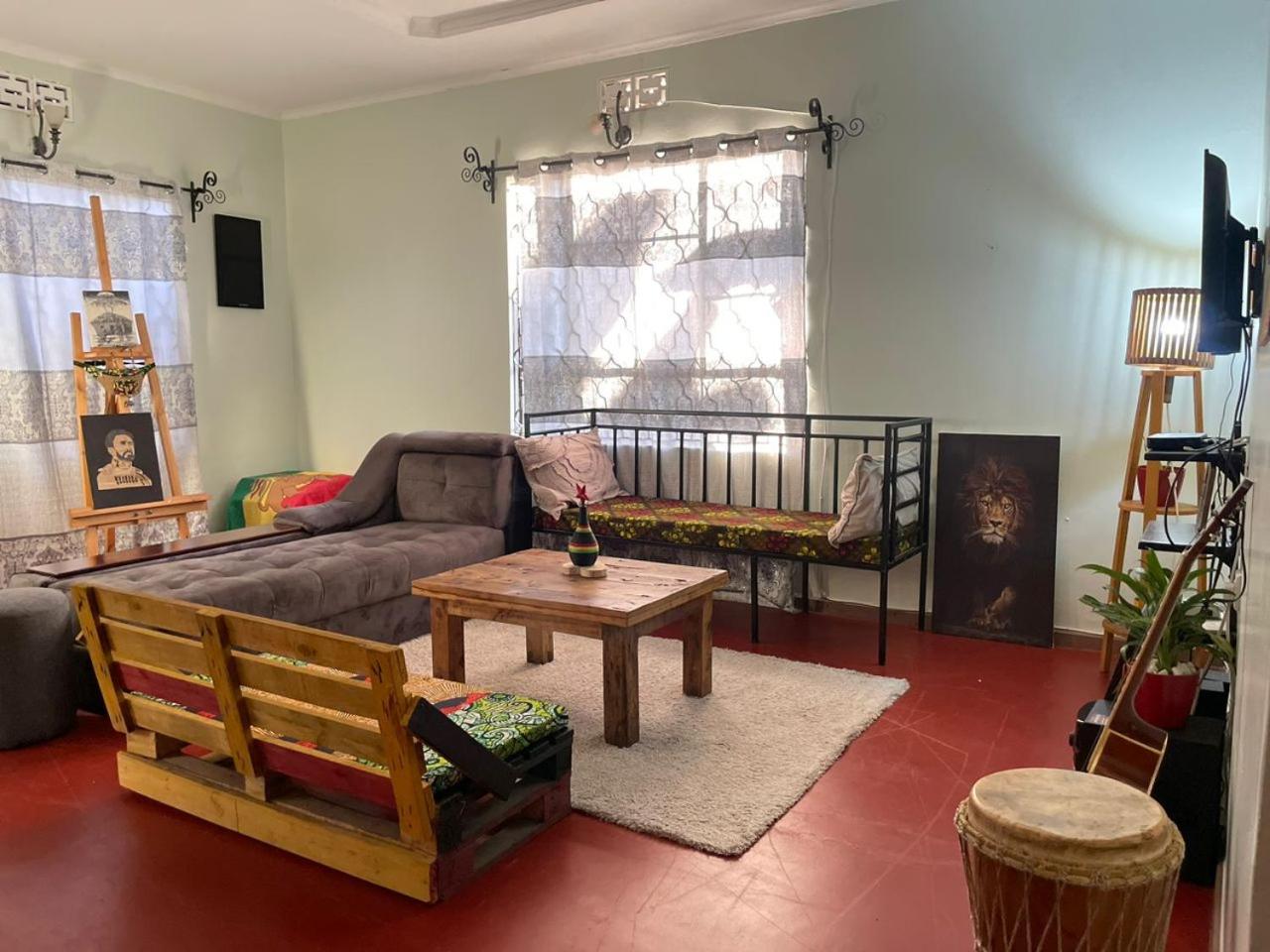 Uhuru Homestay