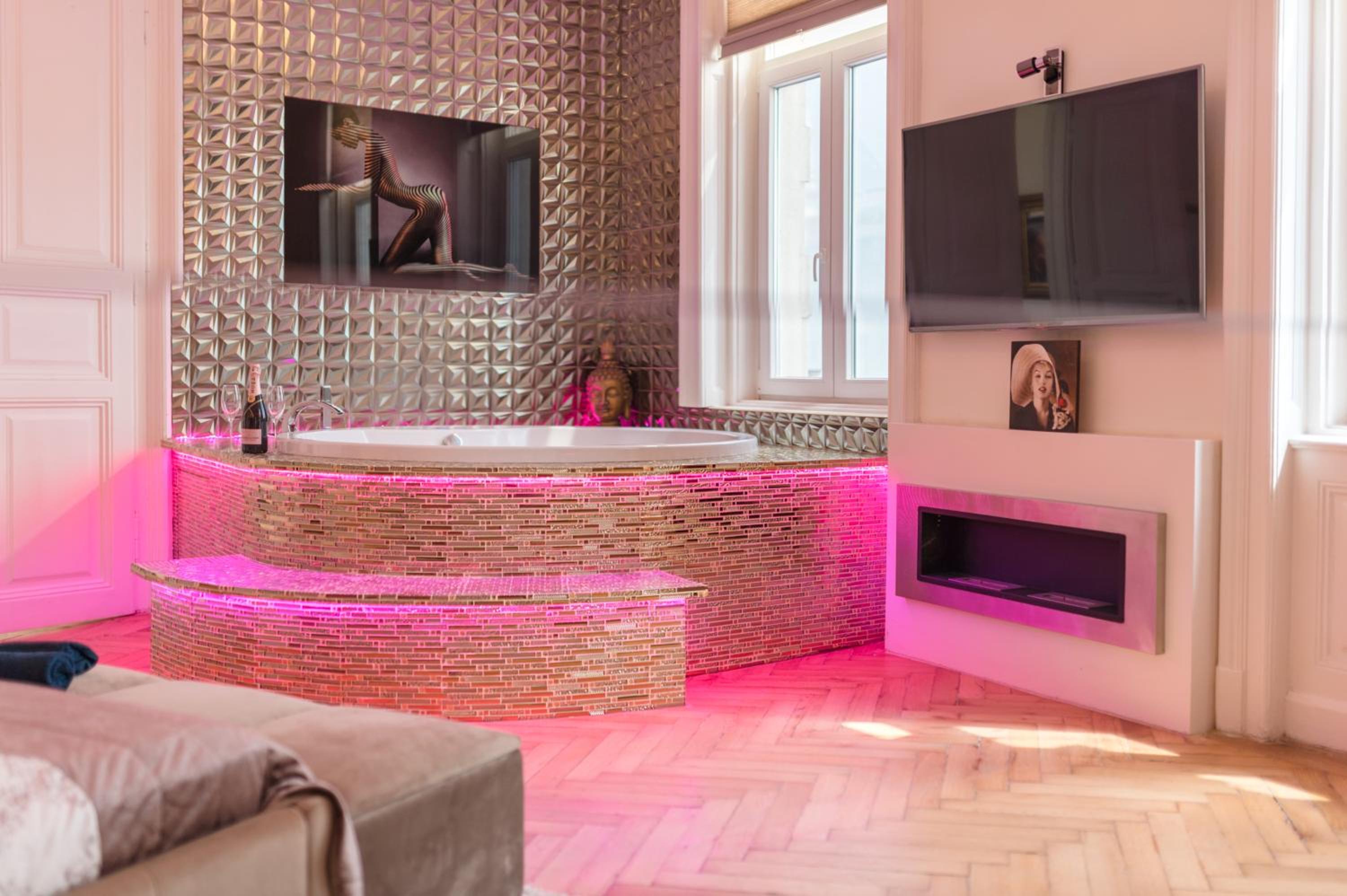 Budapest Eye Presidential with Jacuzzi & Sauna view 4