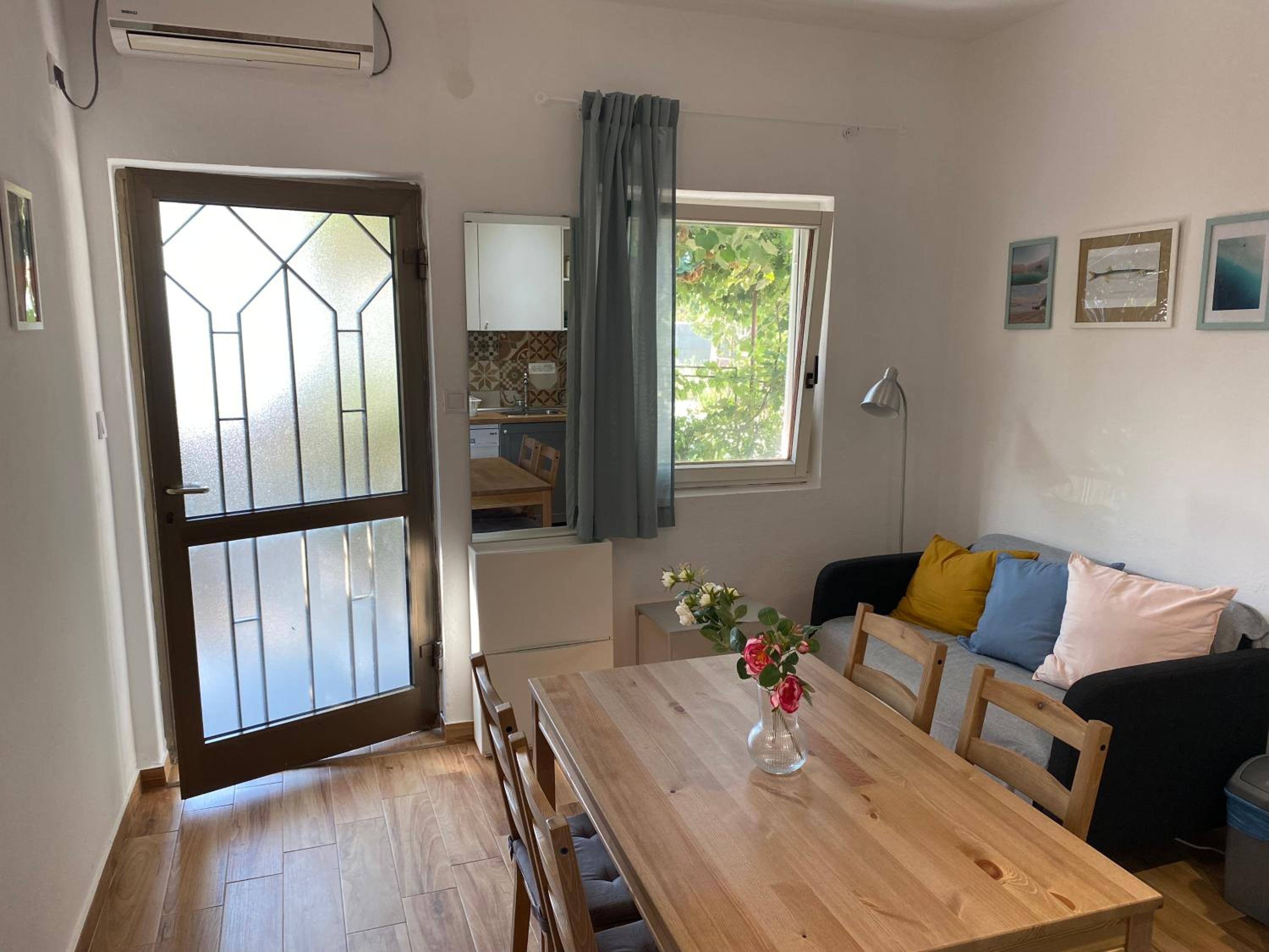 Deskos Cottage in Sutomore view 3