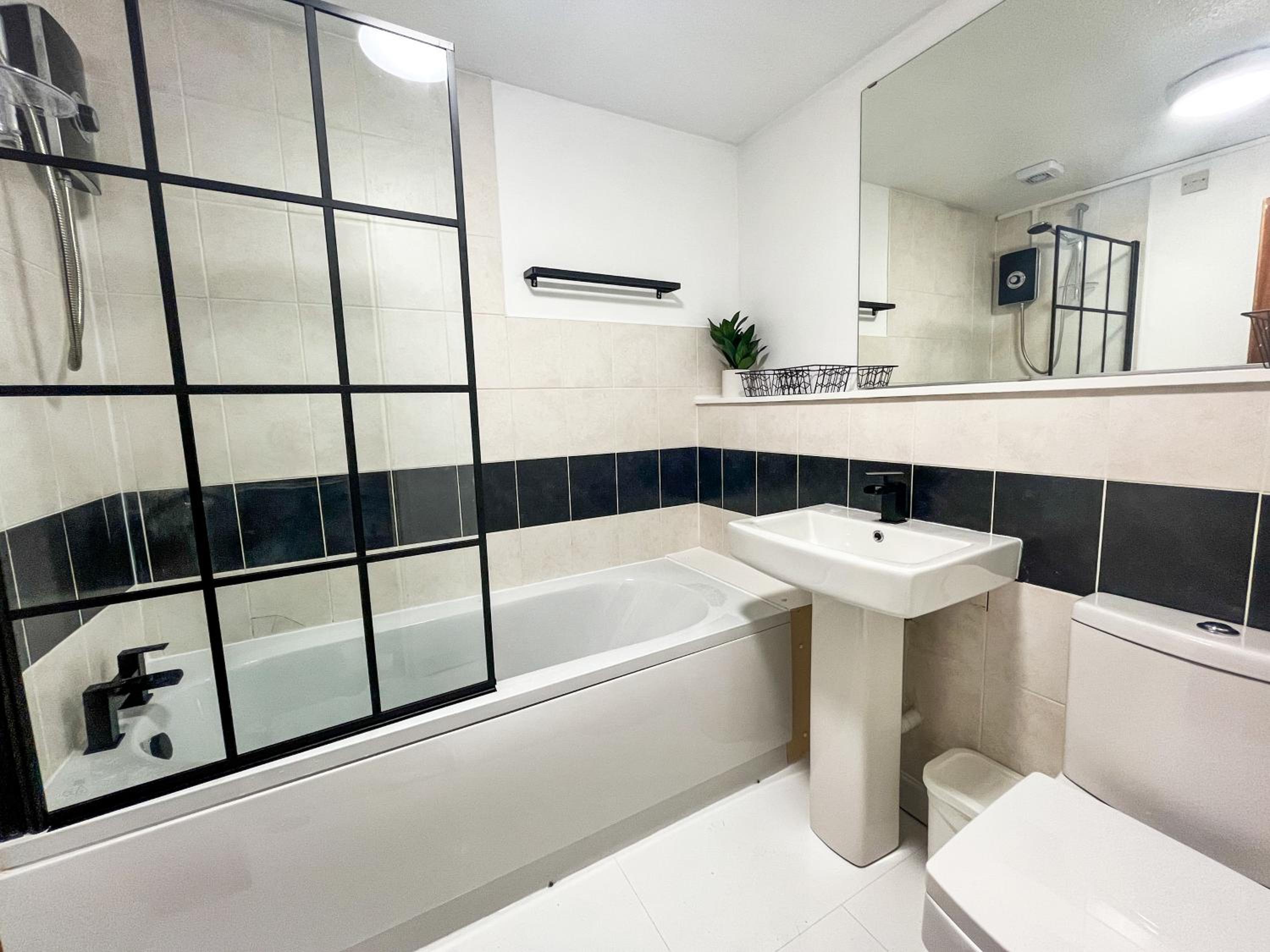 Stunning Central Flat w/ Parking