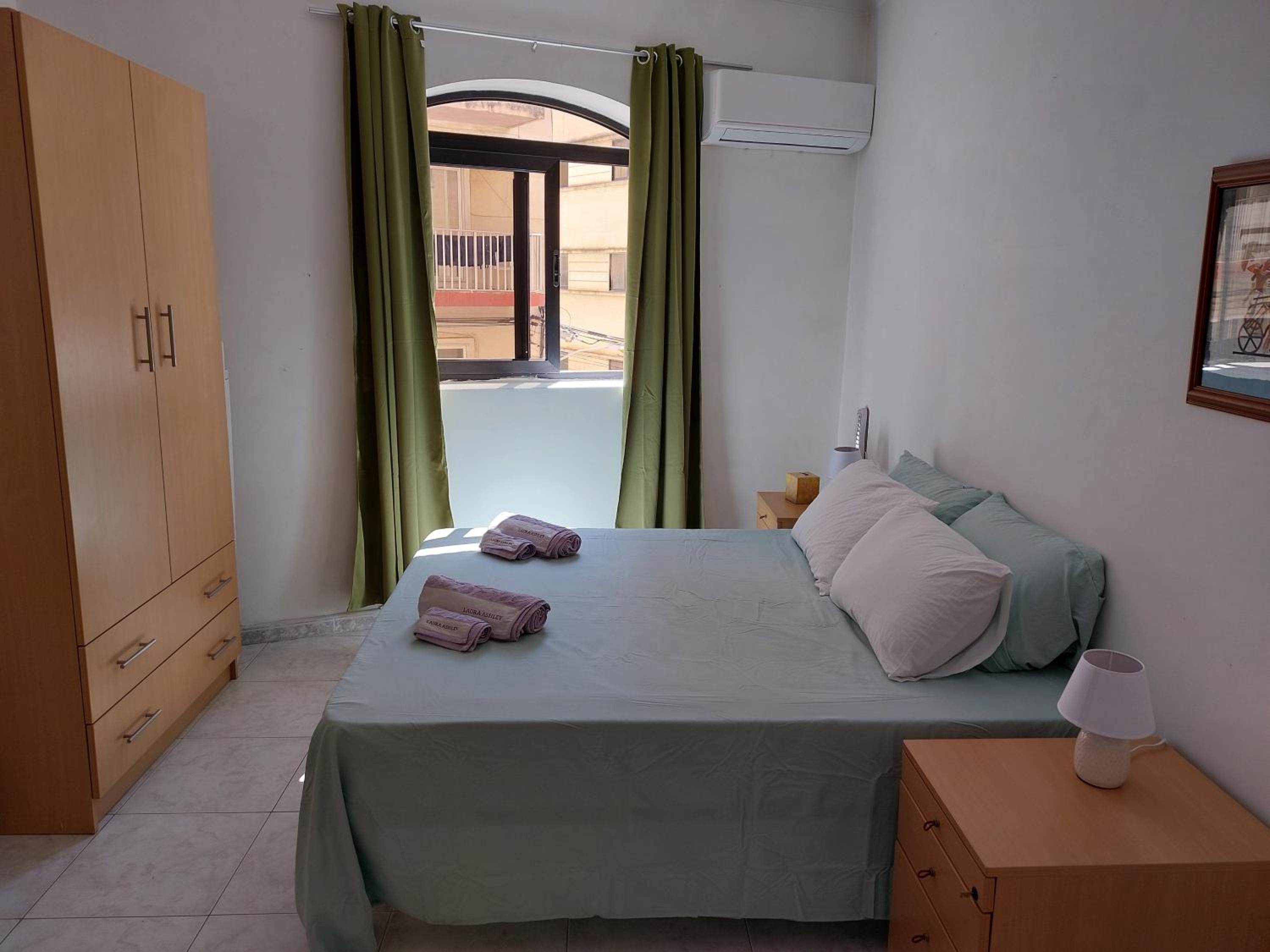 3 Bedrooms apartment 160sqm Balluta Bay by walk! photo 2