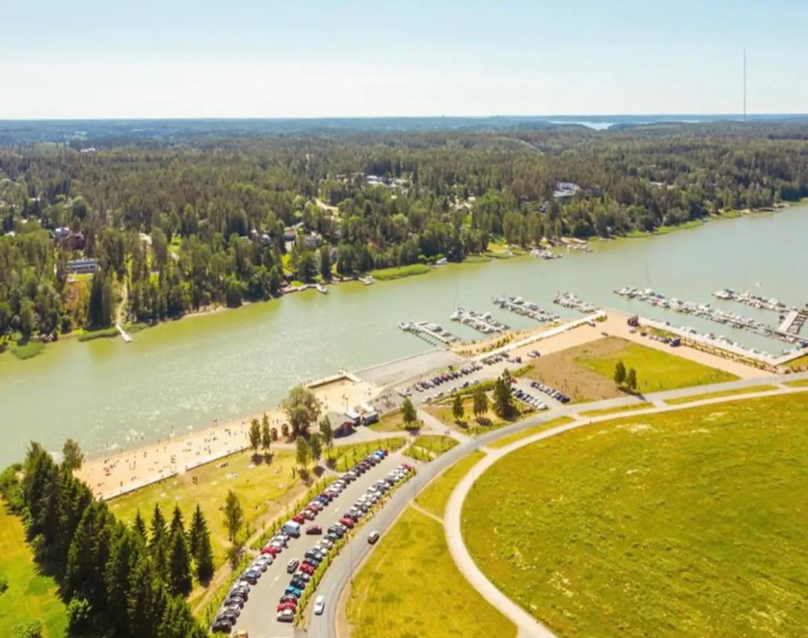 Rivitalo kaupungissa Kaarina
