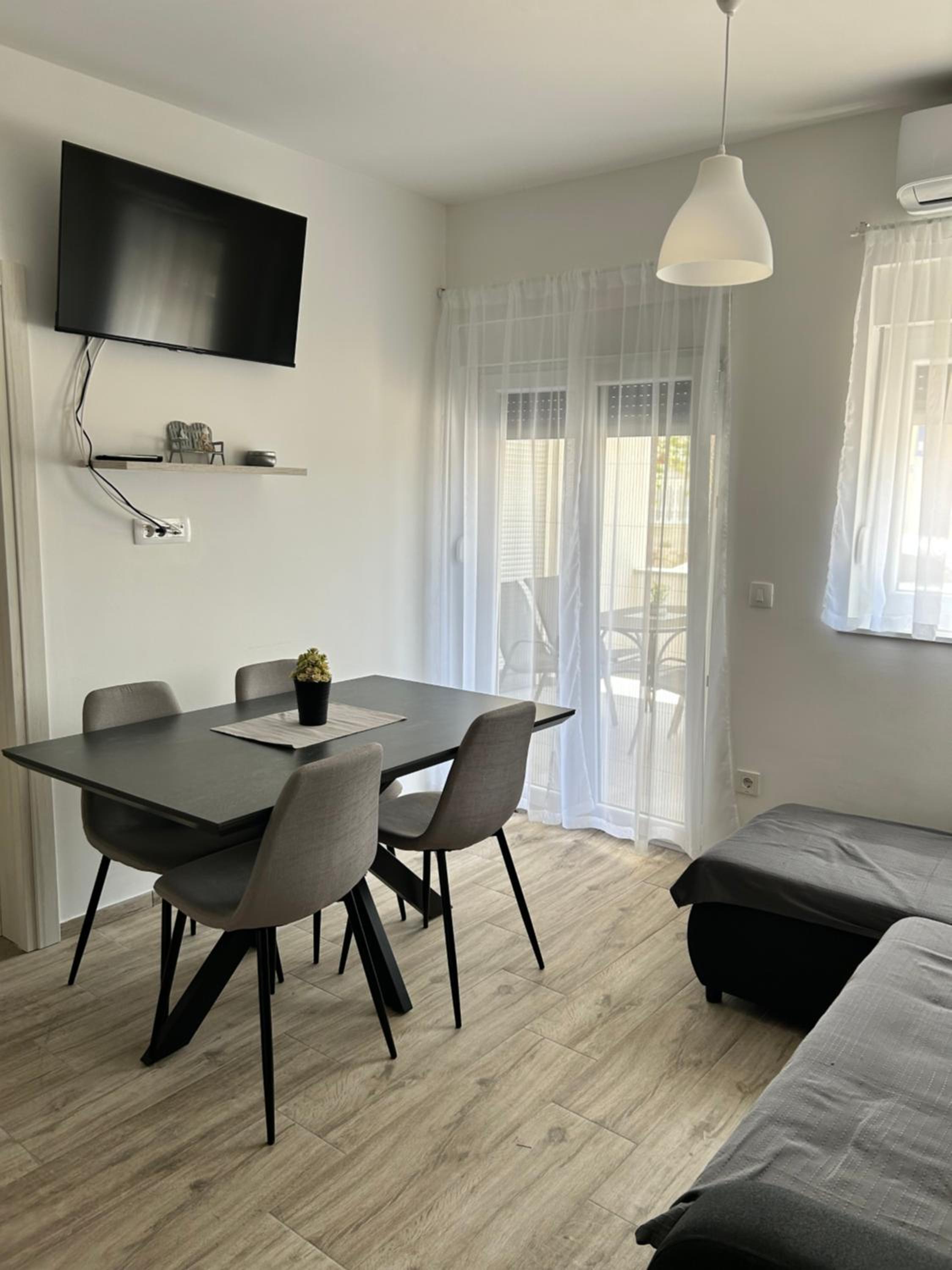 Apartments Dobrenić