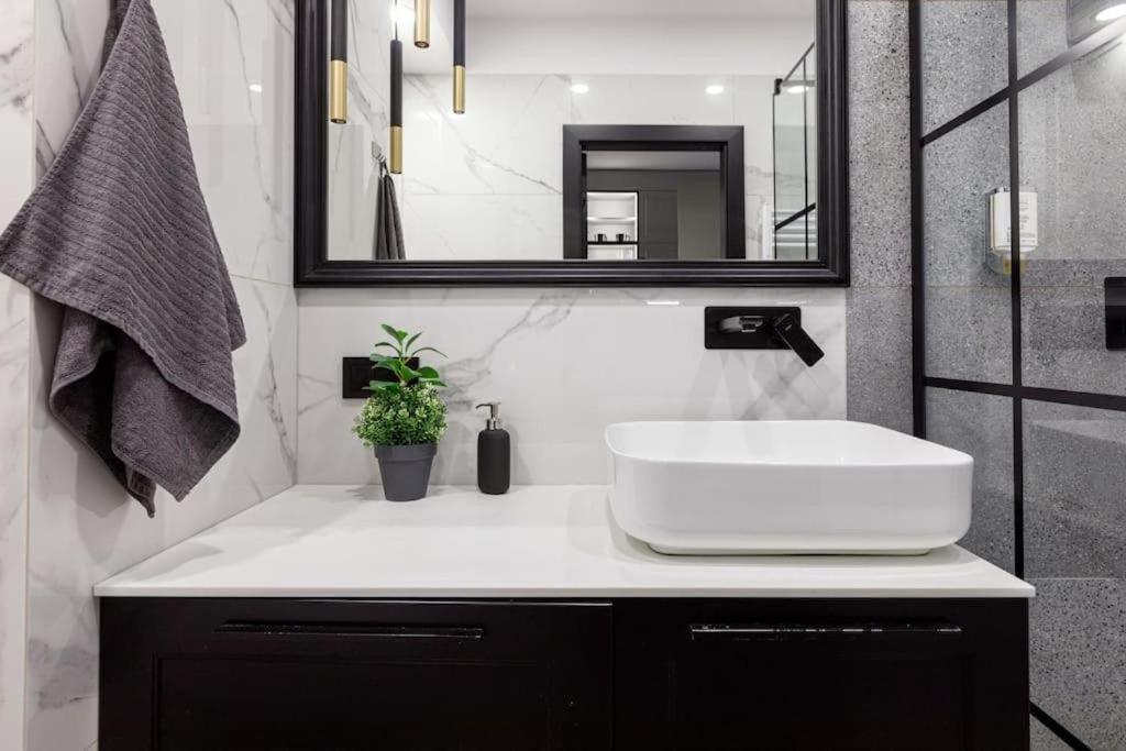 Golden Apartments Wroclaw - Great Location - Cozy and Bright&JanaPawla19