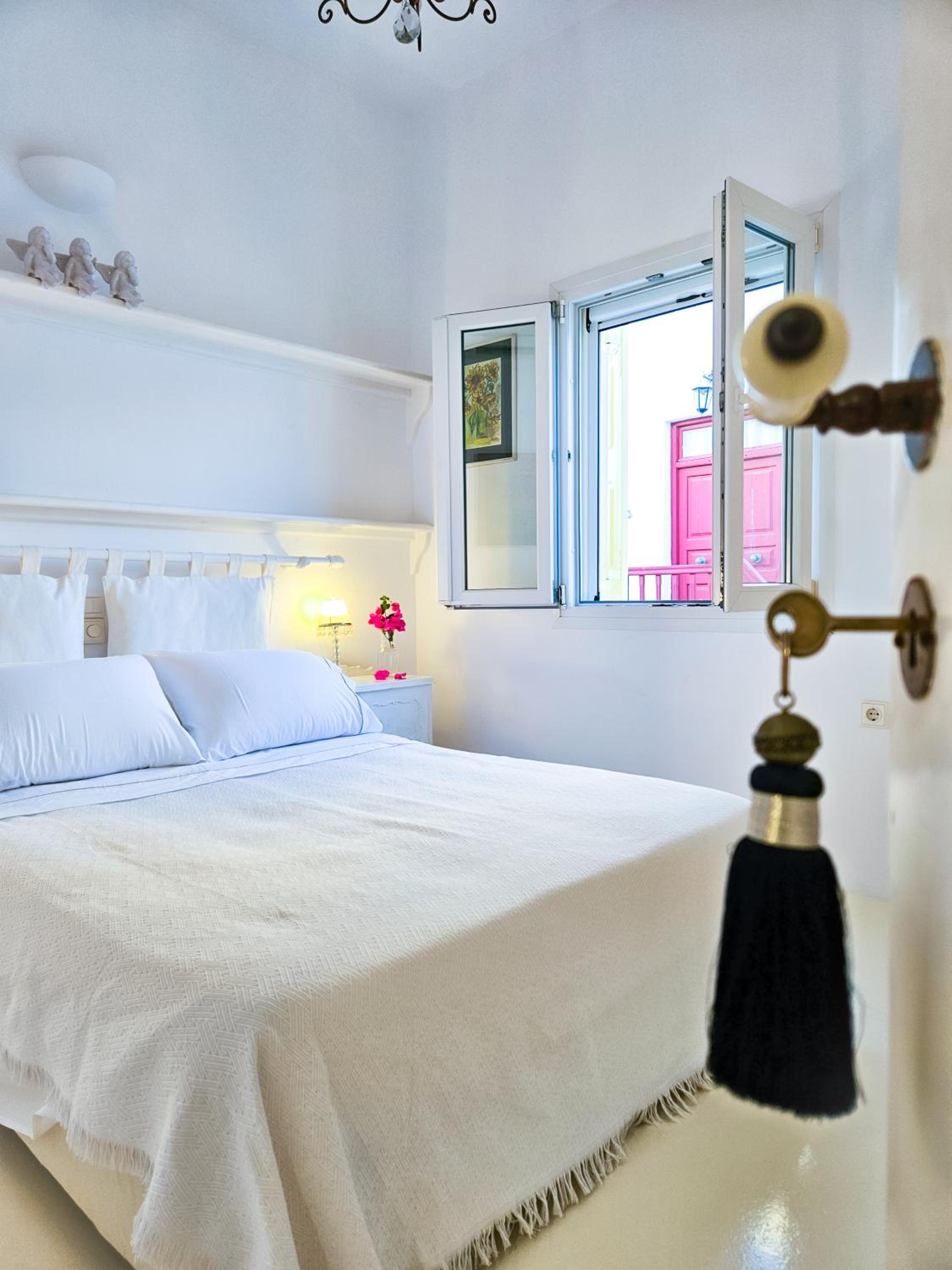 Nikis Home Town photo 4