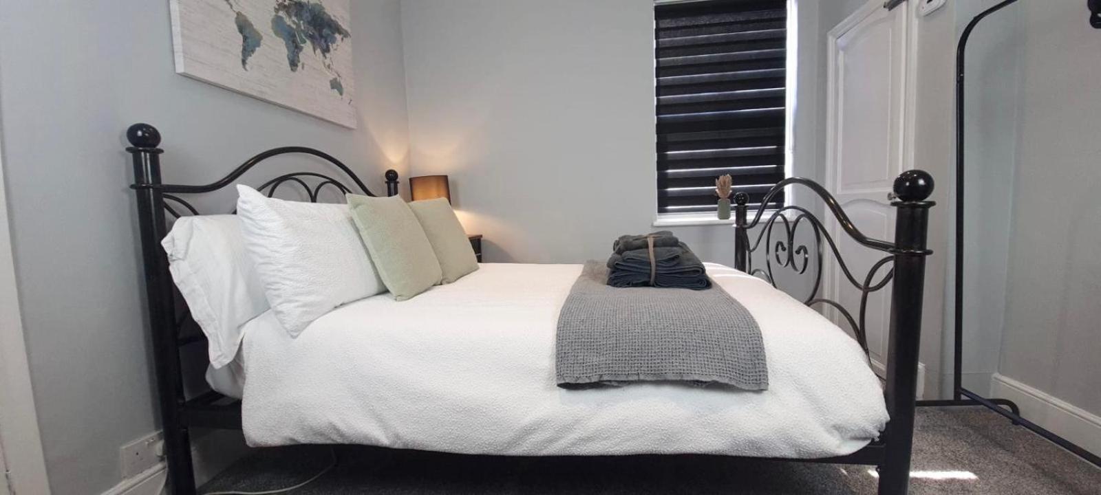 Westcliff-On-Sea Modern 2 Bedroom Apartment - FREE Parking view 4
