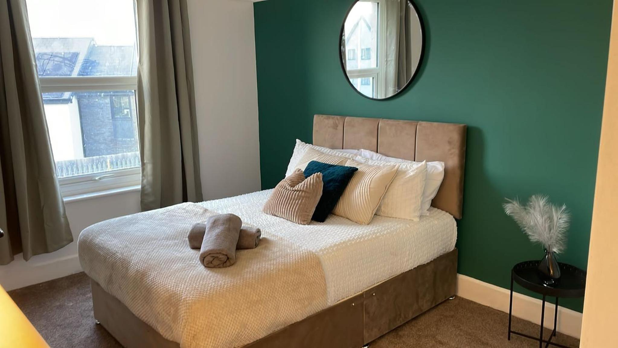 Rainham Family Retreat Spacious 4Beds Longterm