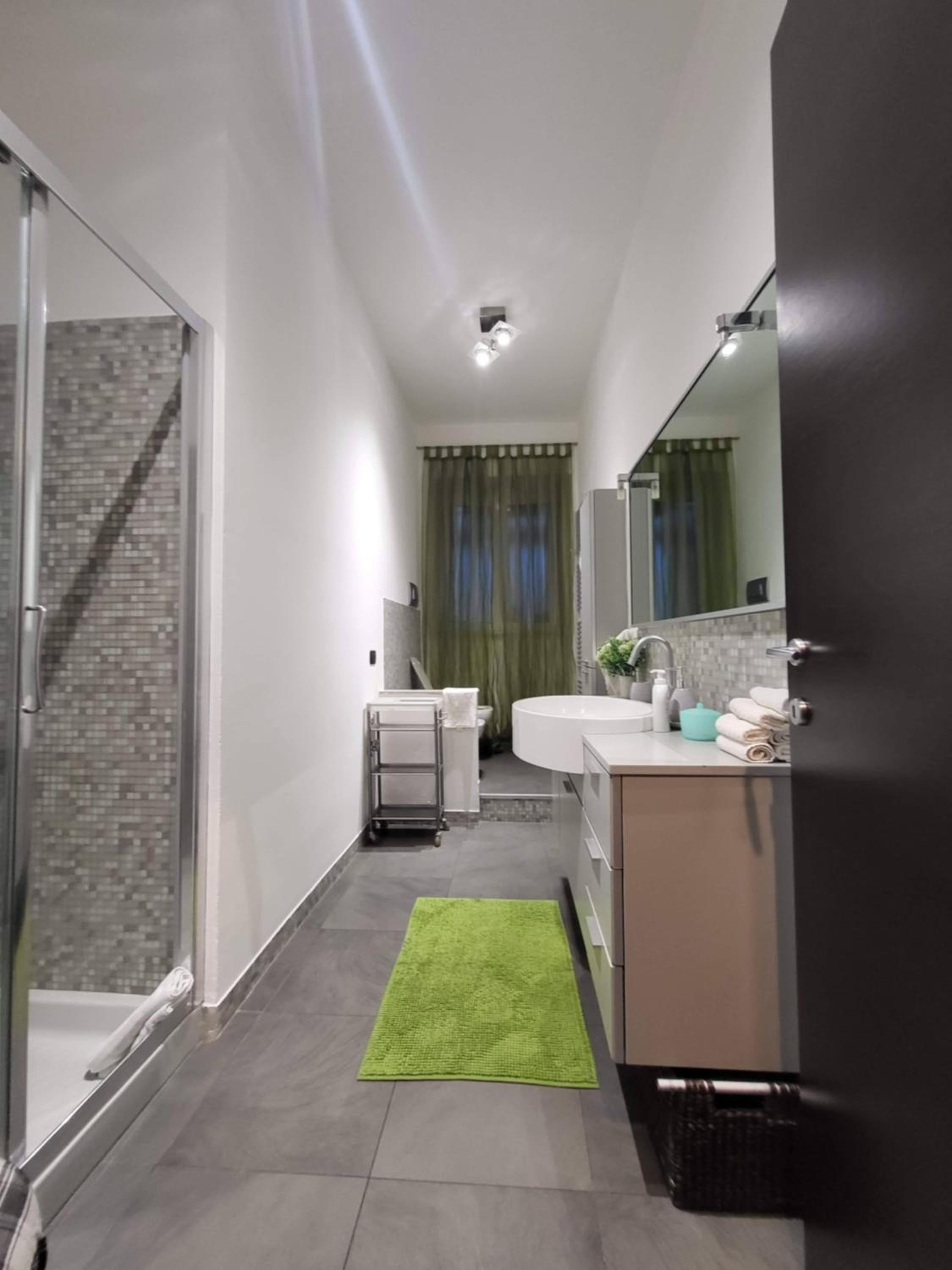 Corso Langhe 27 Alba en Alba — bathroom