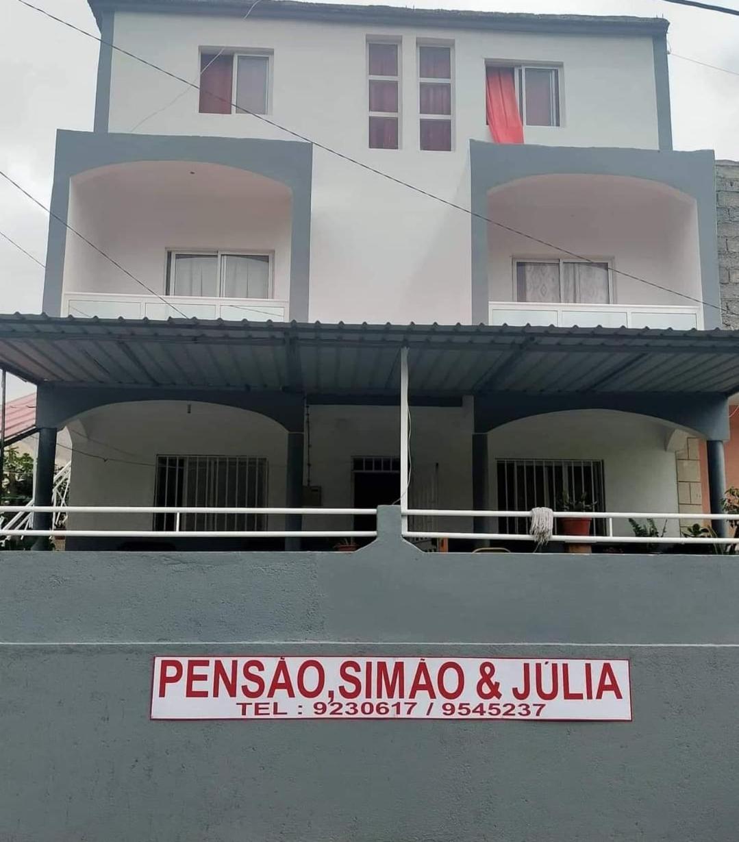 Pensão Simão & Júlia