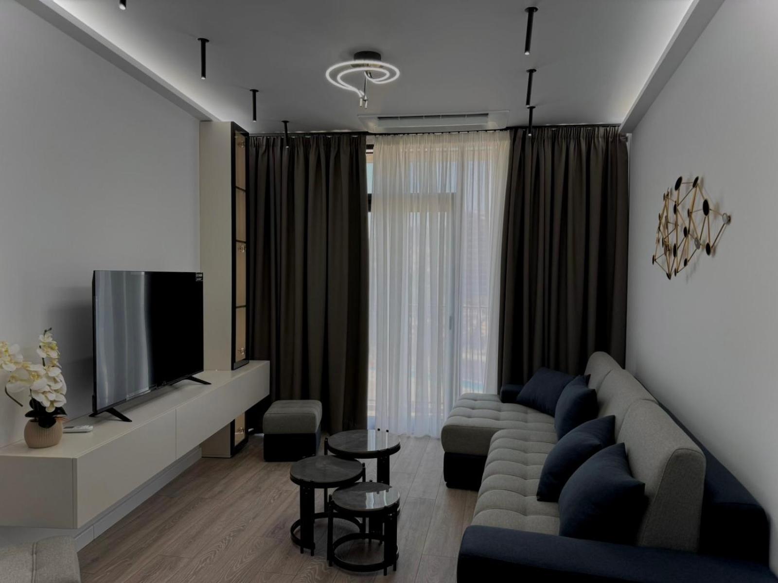 E's LakeView Apartment