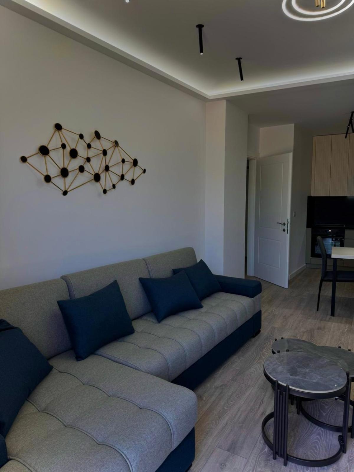 E's LakeView Apartment