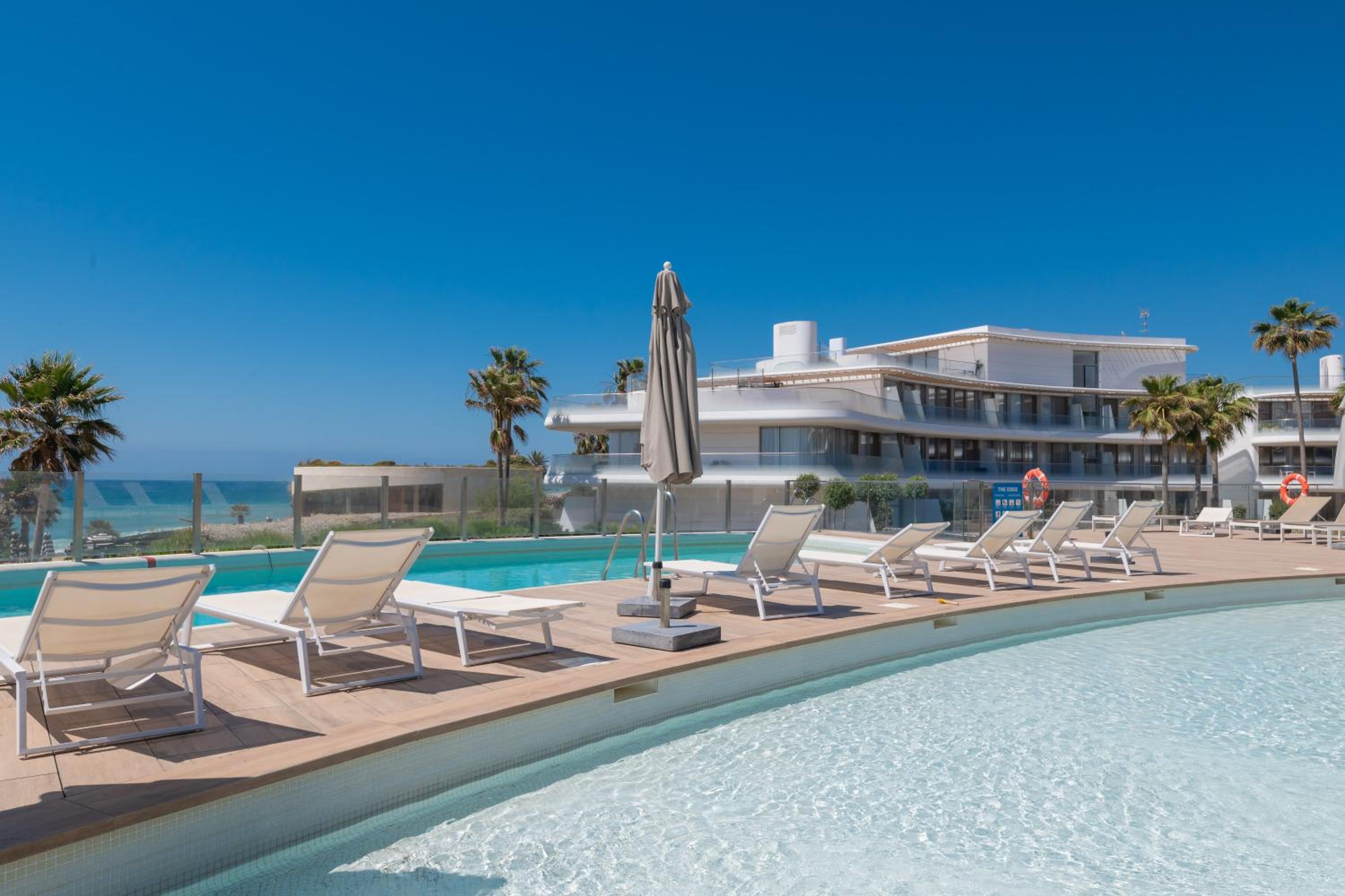 Hotel Edge Luxury Beachfront 2BR with 3 Pools, wellness, gym - Image 1