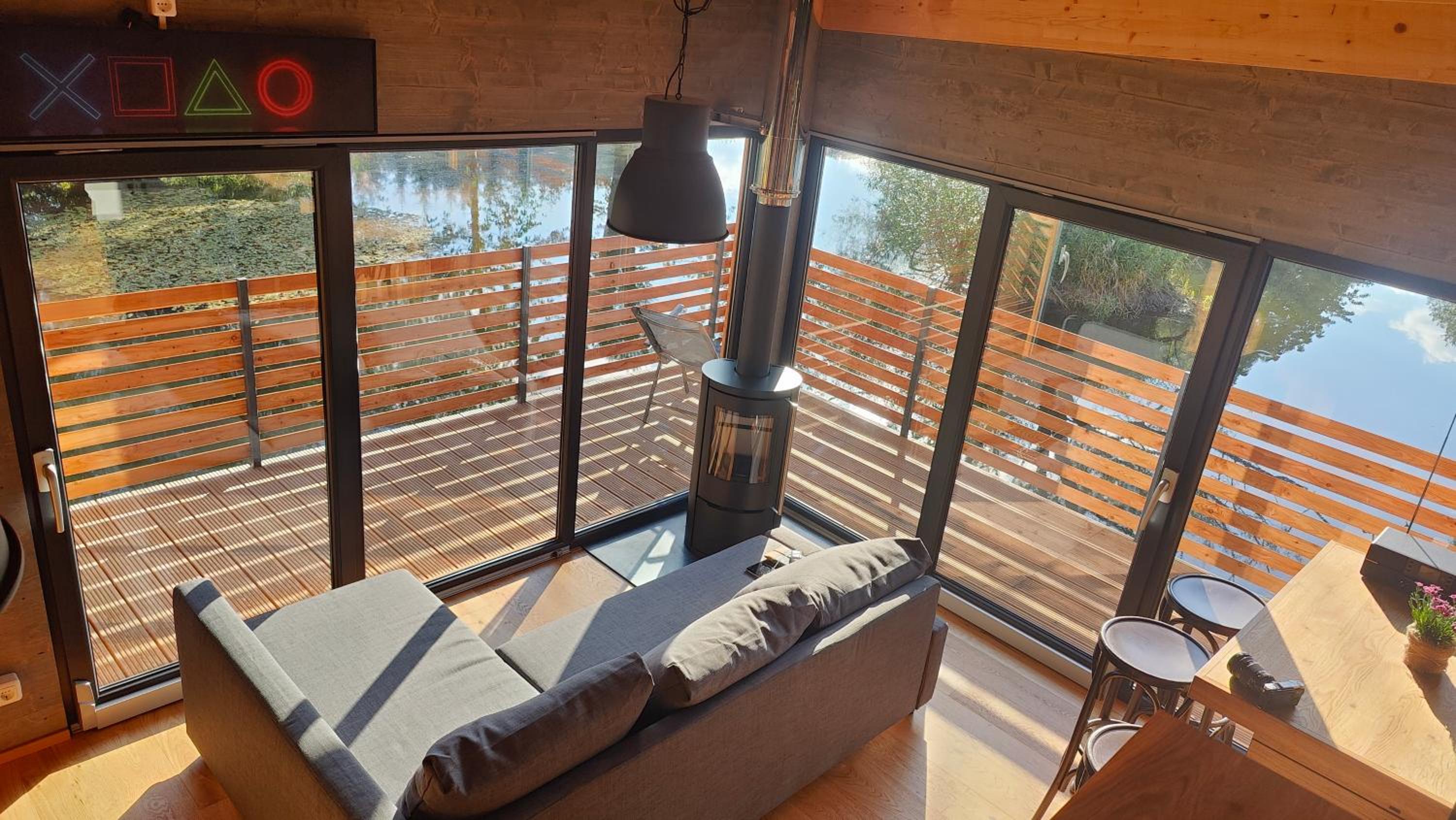 TinyHousebeiDresden mit Faßsauna spektakuläres winziges Häuschen auf Stelzen im Pferdeteich, Kaminofen, umlaufende Terrasse - Nähe Sächsische Schweiz - Von