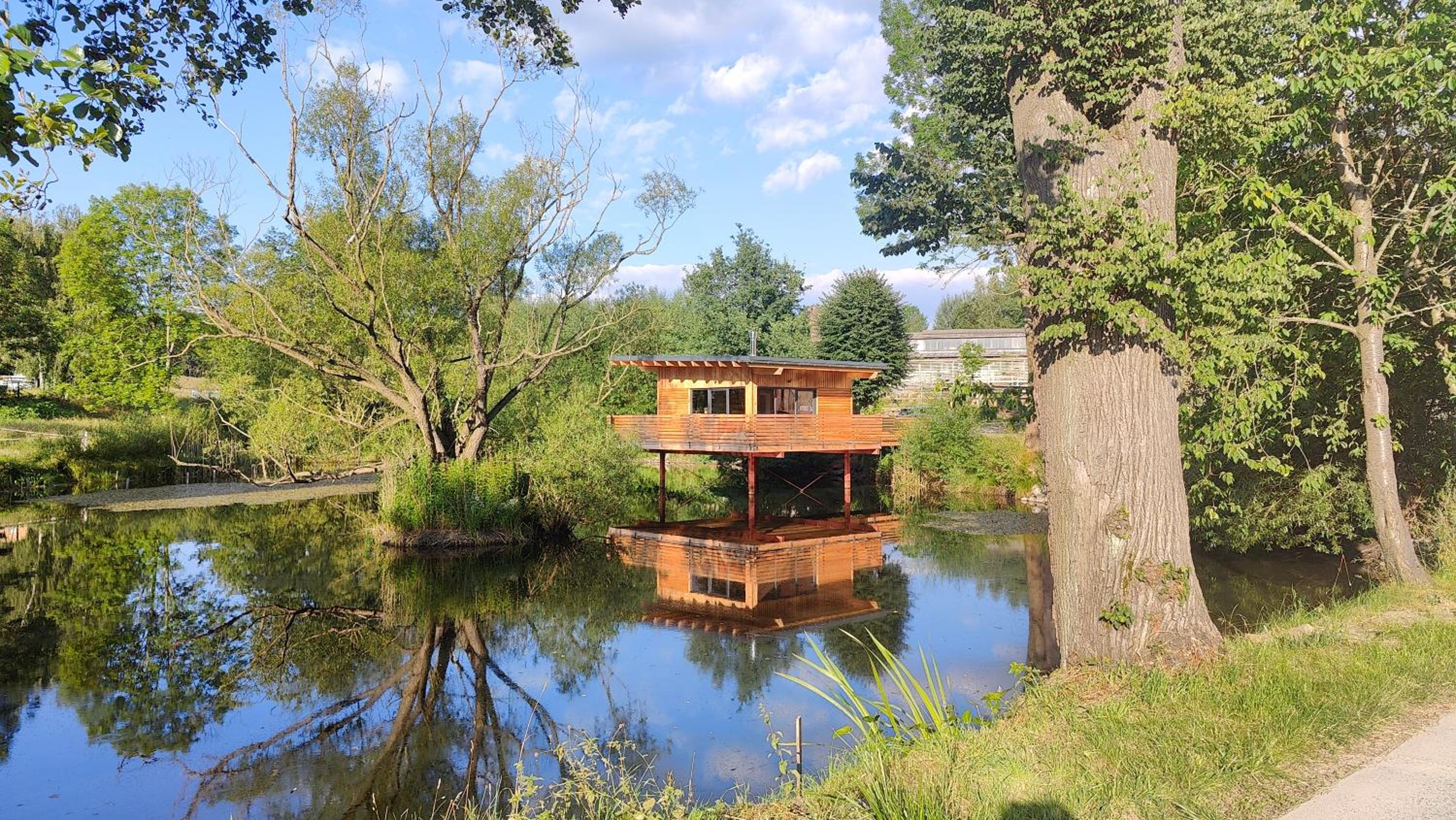 TinyHousebeiDresden mit Faßsauna spektakuläres winziges Häuschen auf Stelzen im Pferdeteich, Kaminofen, umlaufende Terrasse - Nähe Sächsische Schweiz - Von
