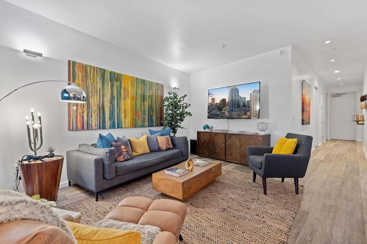 2BR Designer Condo on Trendy East 11th St, Downtown Austin view 4