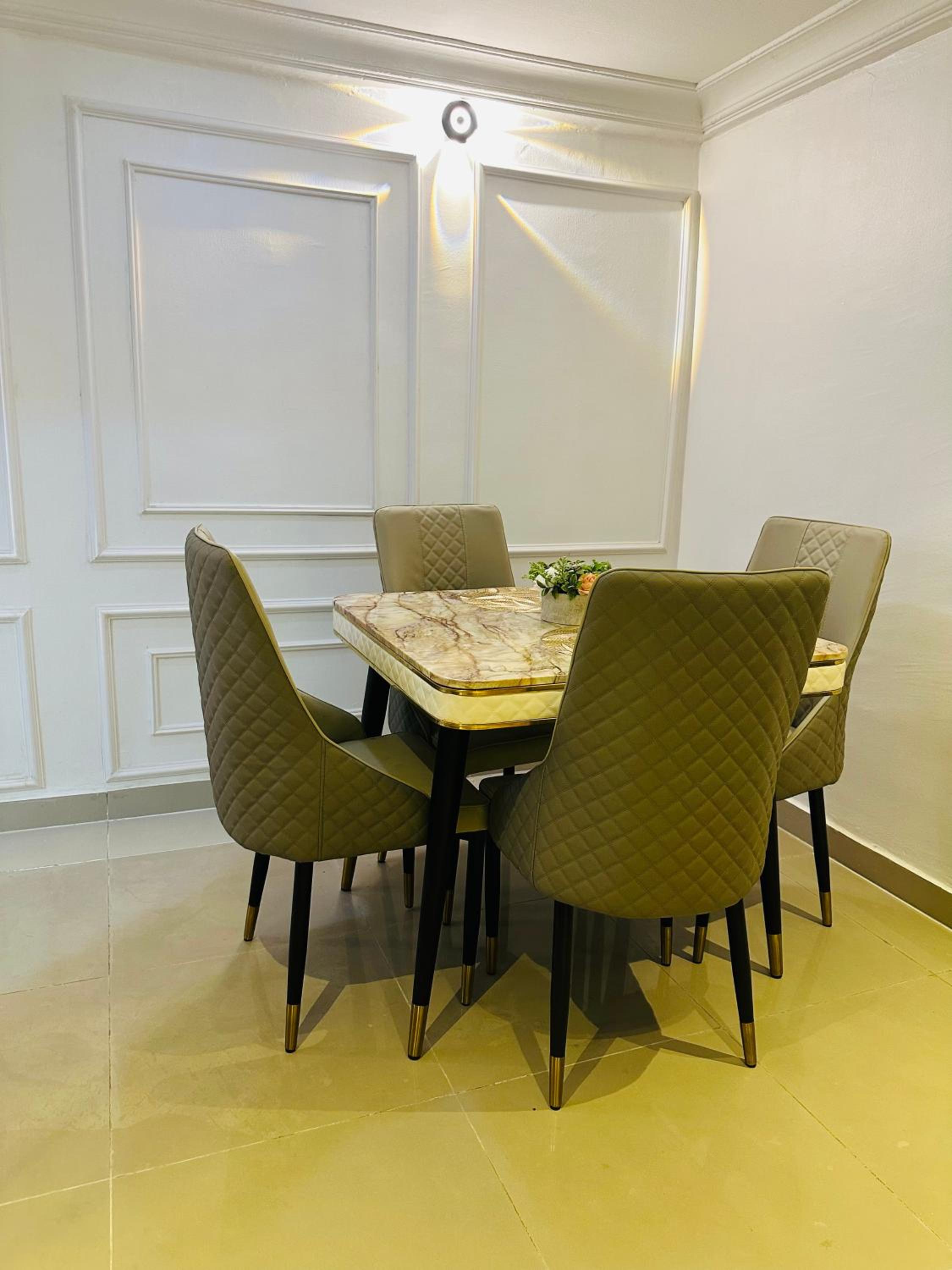 City Centre Luxe 2 Bedroom with Netflix Wifi Pool 247 Electricity view 4