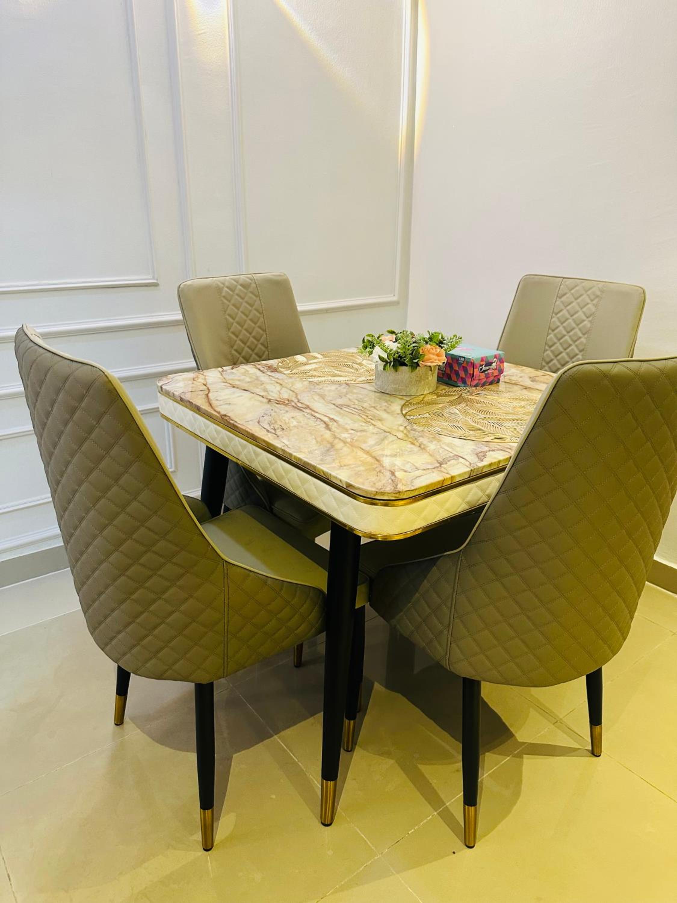 City Centre Luxe 2 Bedroom with Netflix Wifi Pool 247 Electricity view 3