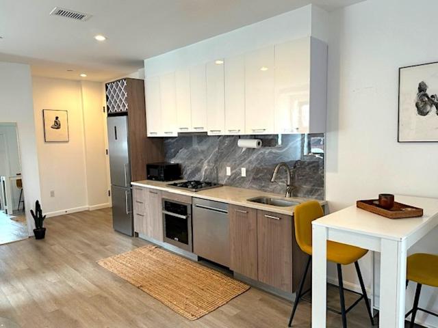 Huge Modern 2 bedroom in Little Italy