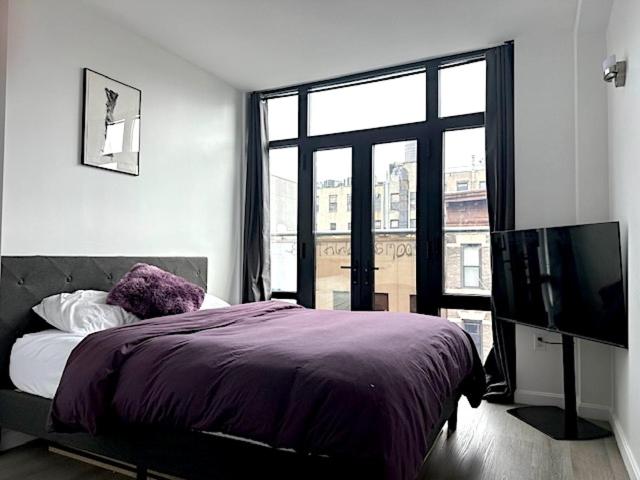 Huge Modern 2 bedroom in Little Italy