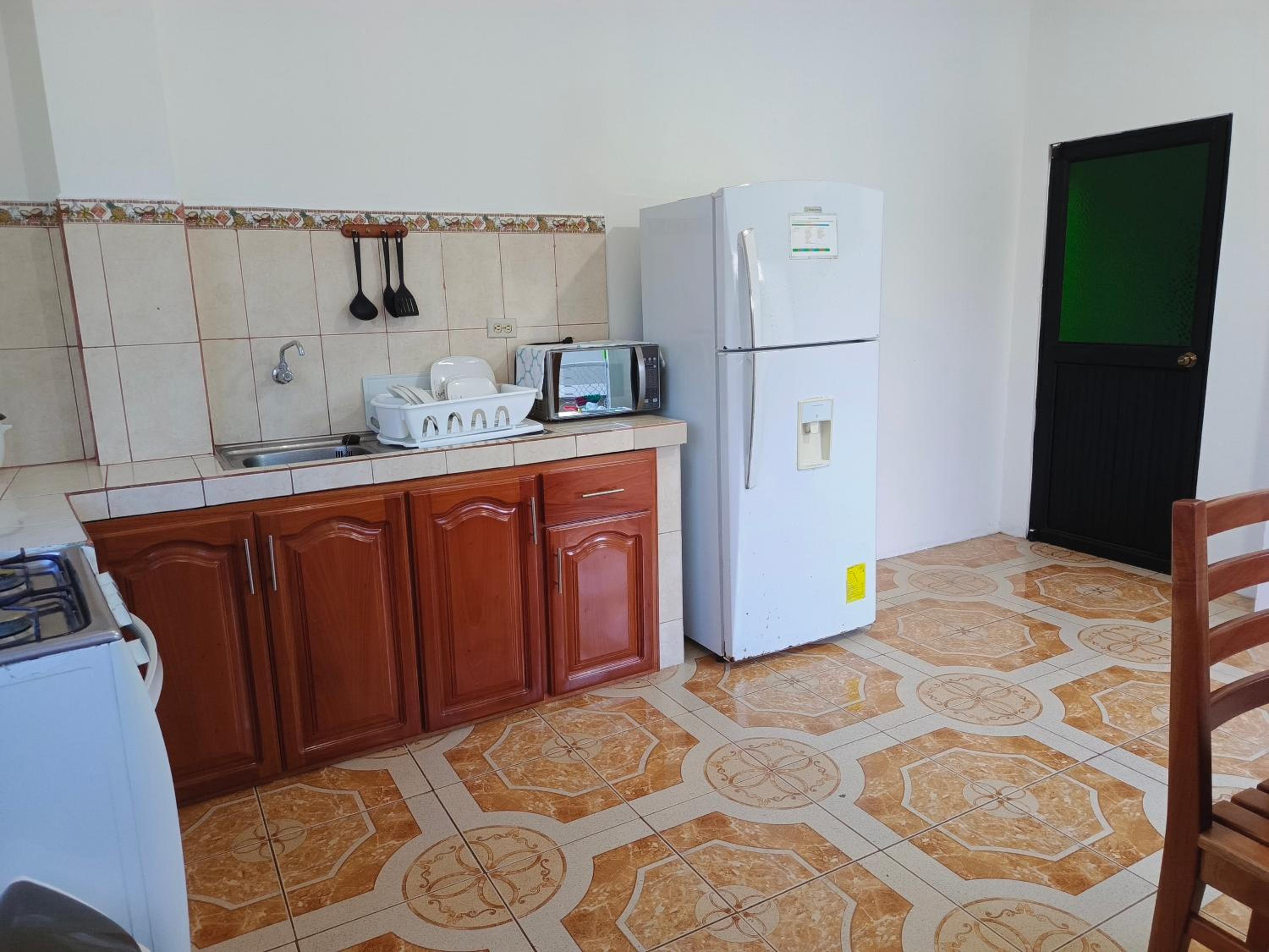 Teresita's House Suites con cocina privada , ideal para parejas, AC, wifi agua caliente, cerca del aeropuerto, a pocos pasos del malecón San Cristóbal